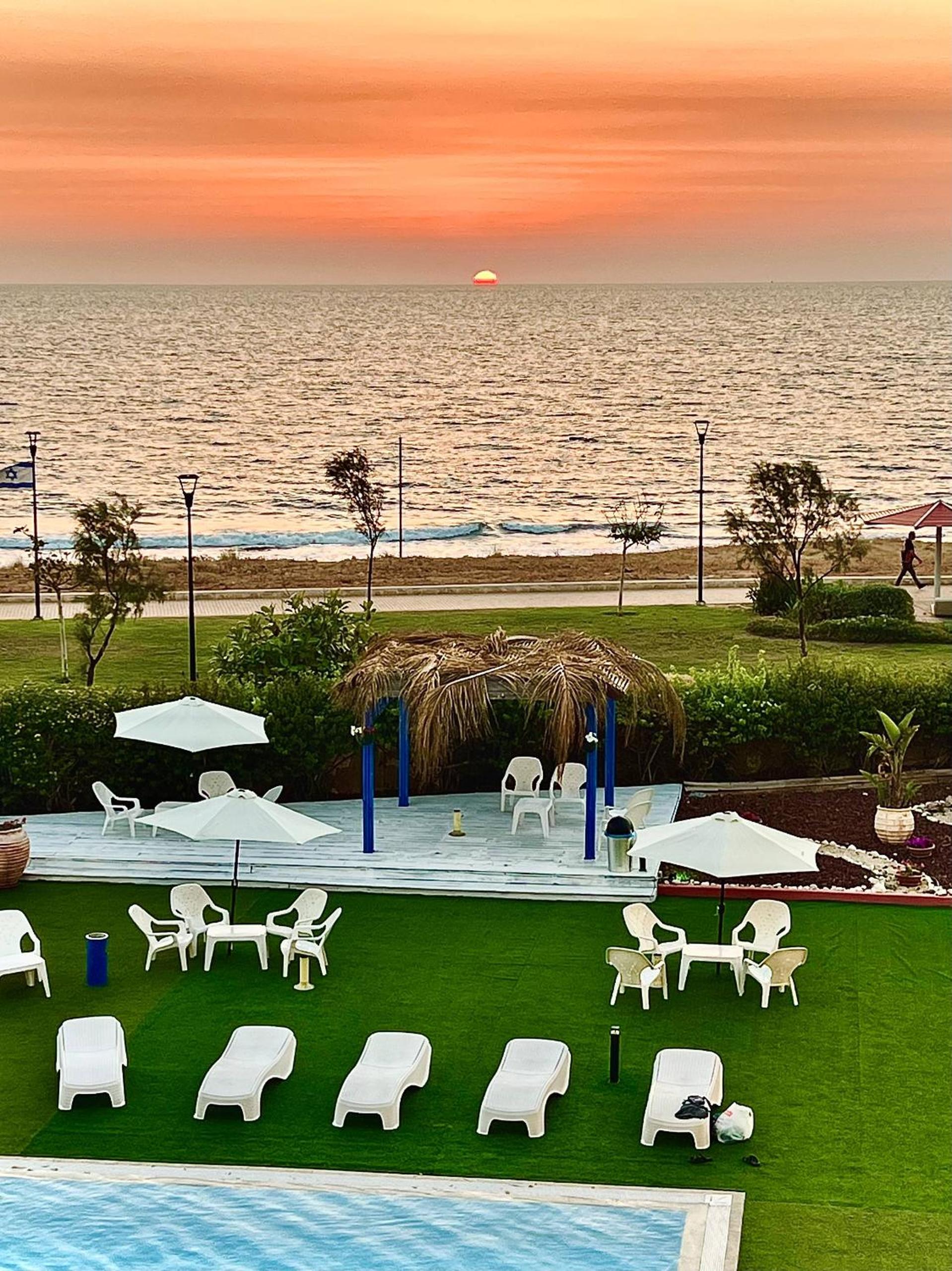 GW009 Gugel Waves Patio and Pool Seaview Apartment