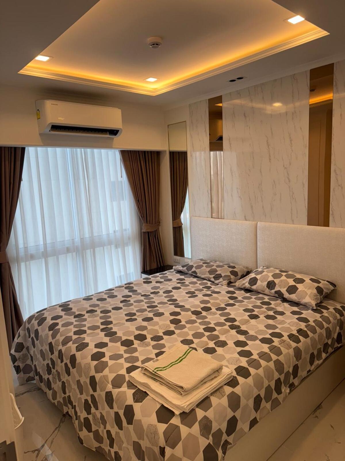 Skyline Stay - Empire Tower