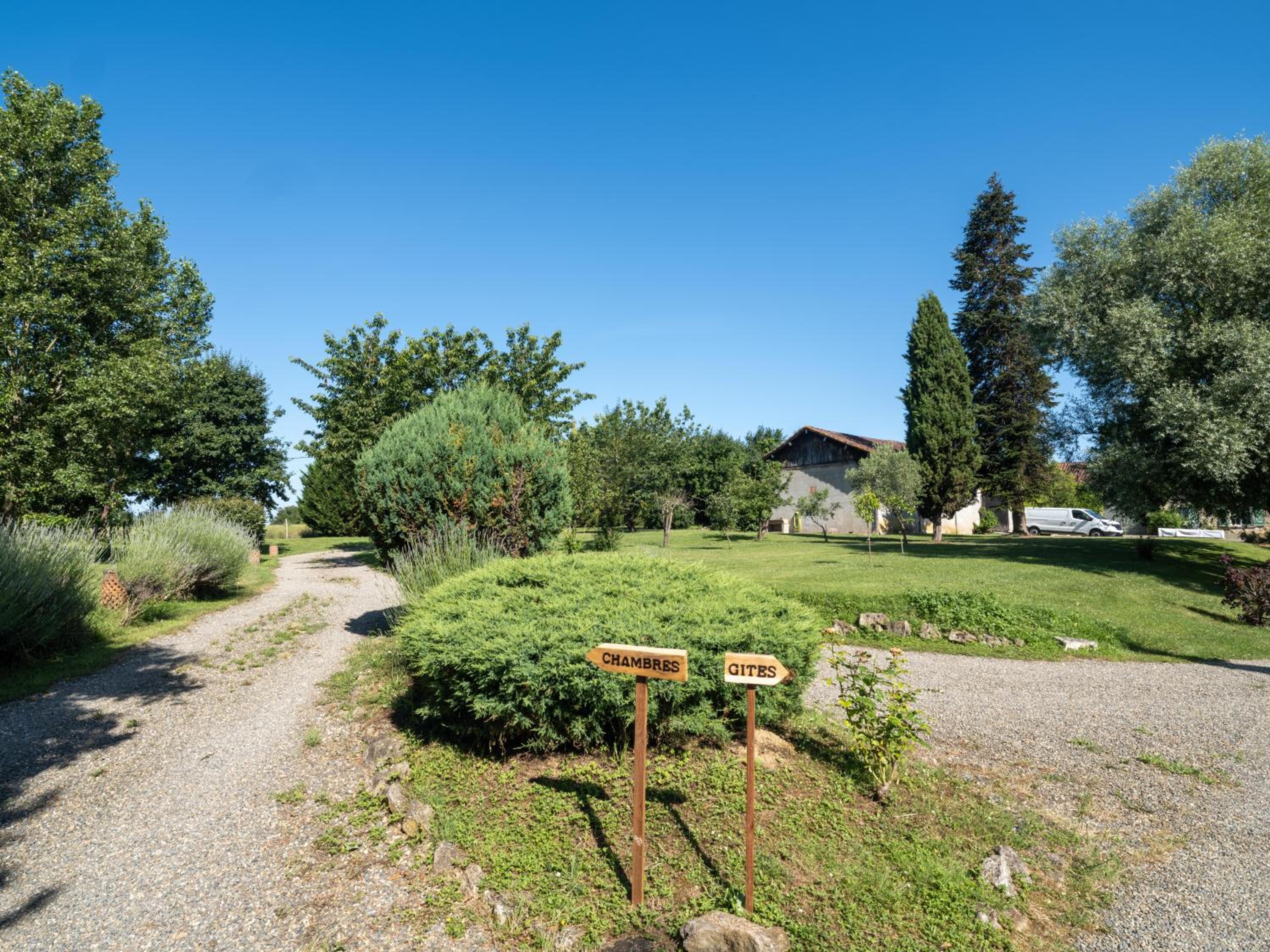 Domaine de Pourrouquet - Chambres d'hôtes de charme avec piscine et spa