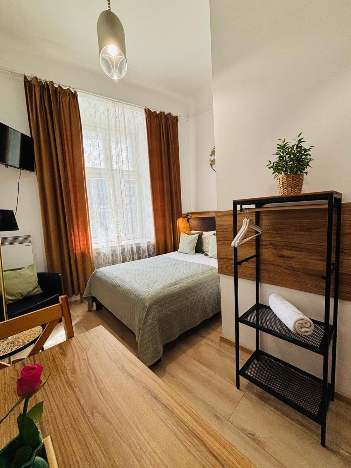 Krakow Apartments & Rooms