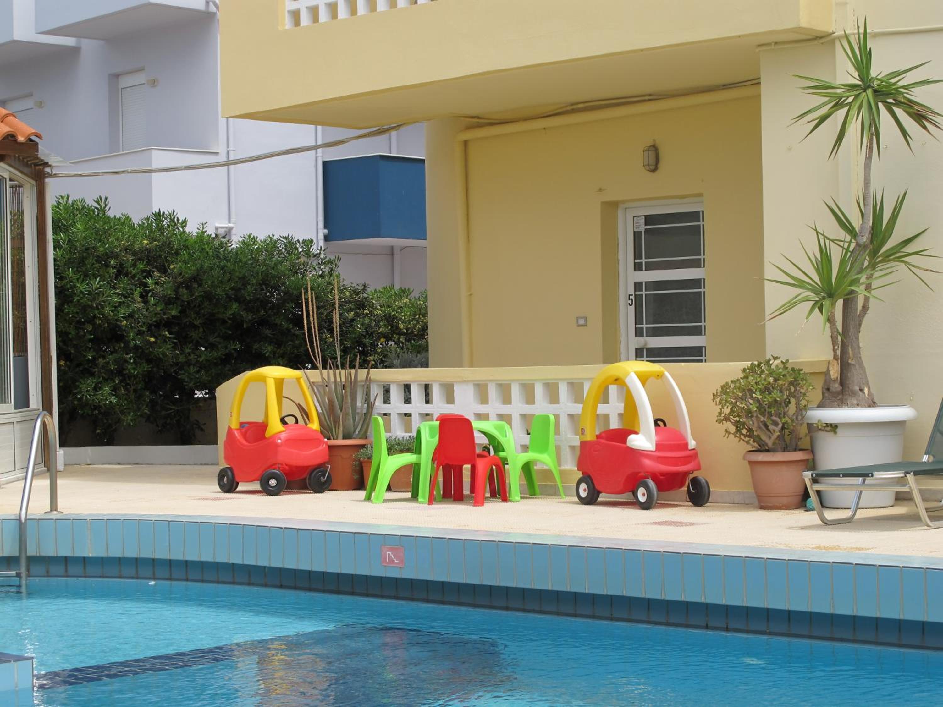 Albatross Apartments