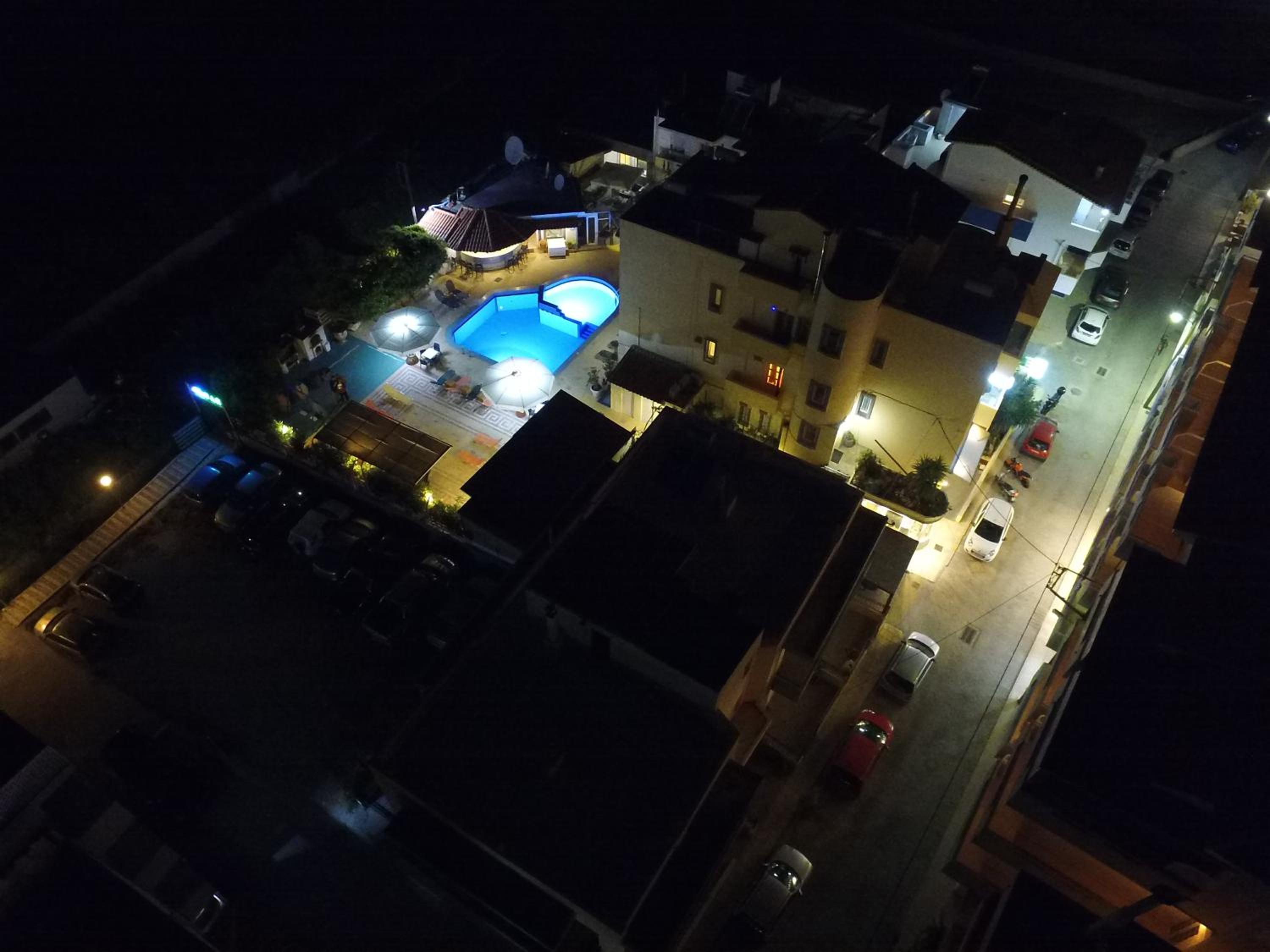 Albatross Apartments