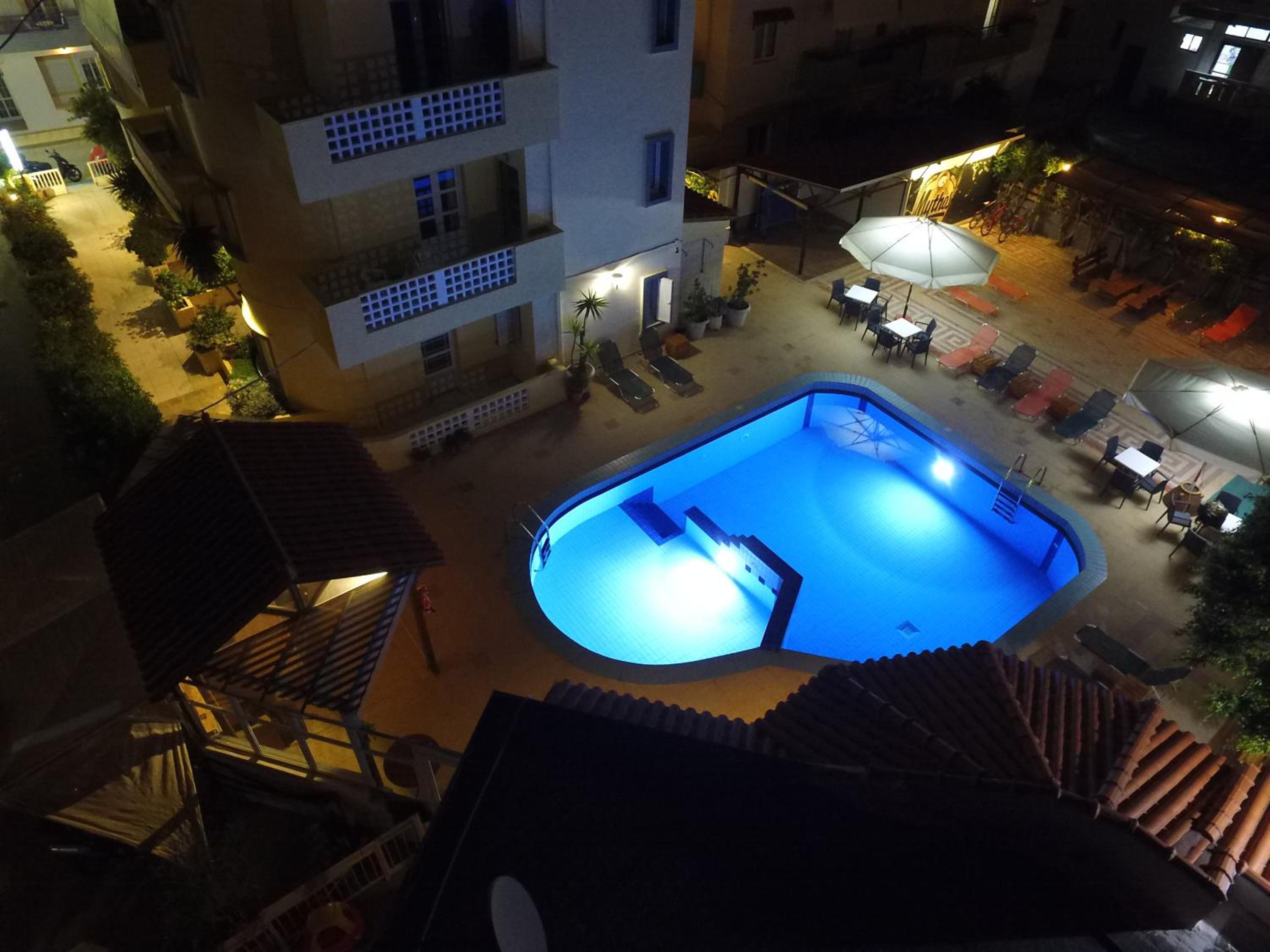 Albatross Apartments