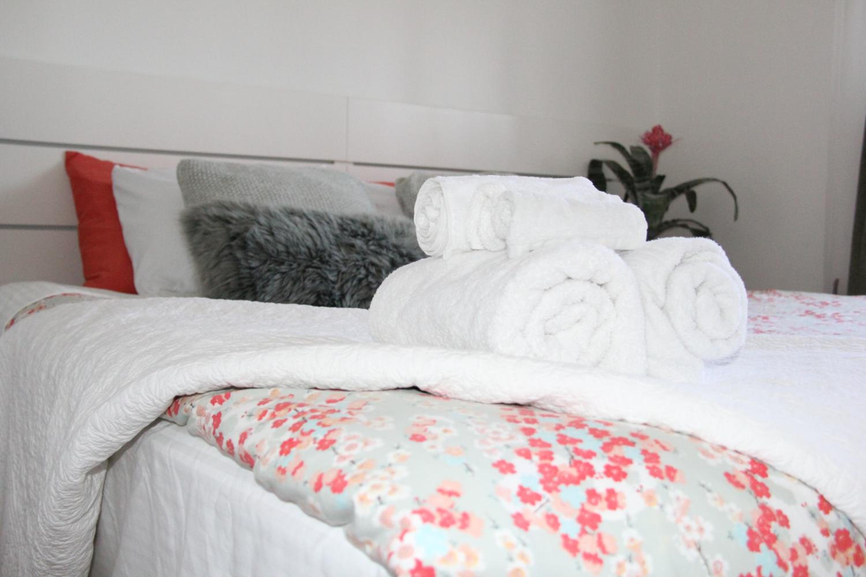 Serene Don River Nature gateway- 2BR suite, Private Patio, Free Parking