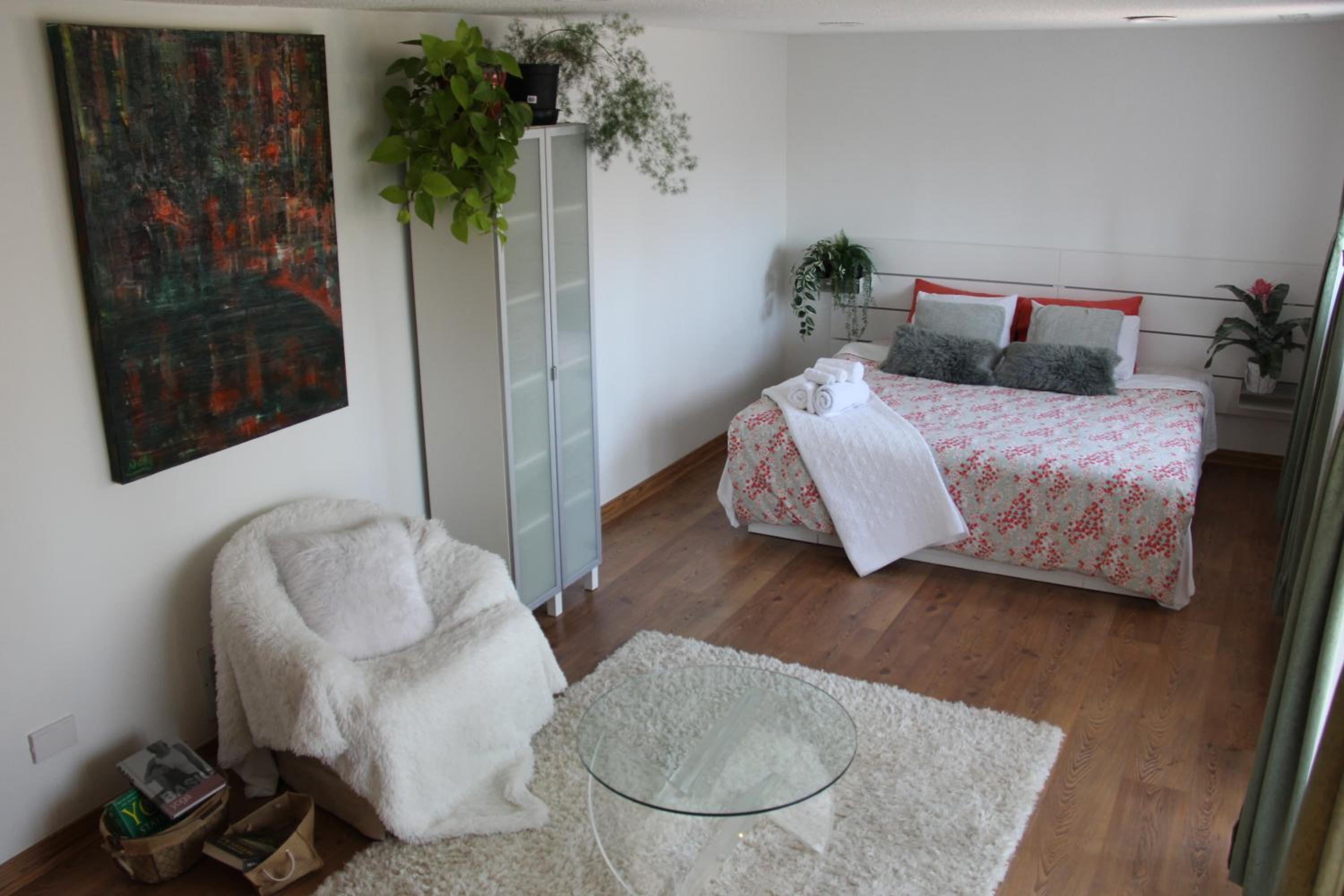 Serene Don River Nature gateway- 2BR suite, Private Patio, Free Parking