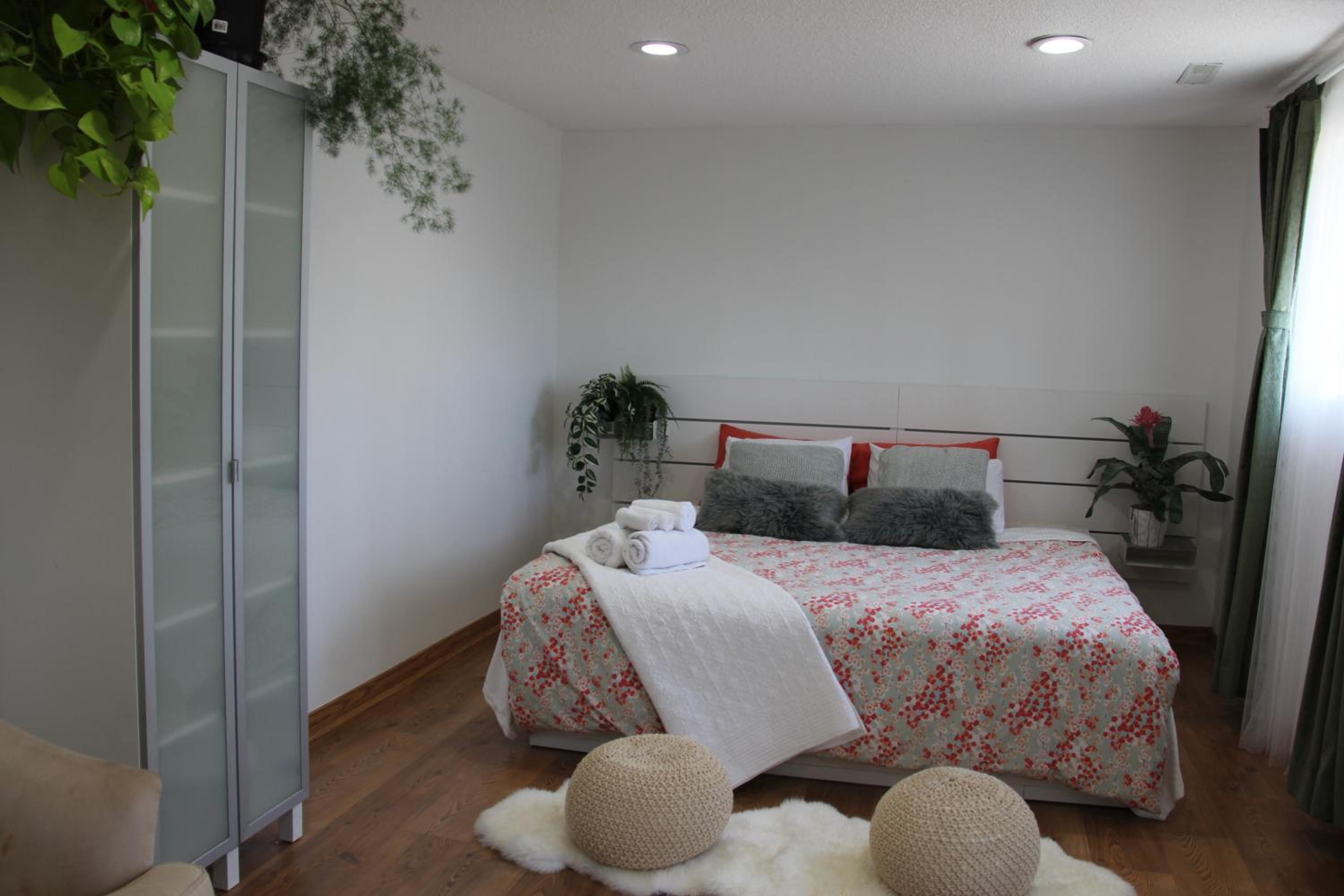 Serene Don River Nature gateway- 2BR suite, Private Patio, Free Parking