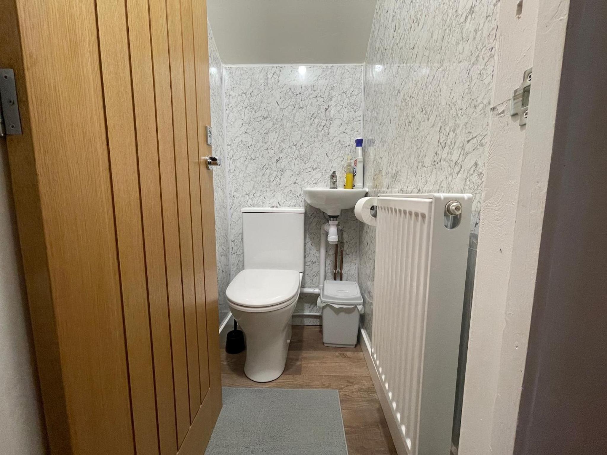 6 Bedroom Home, FREE Parking & Wi-Fi Garden