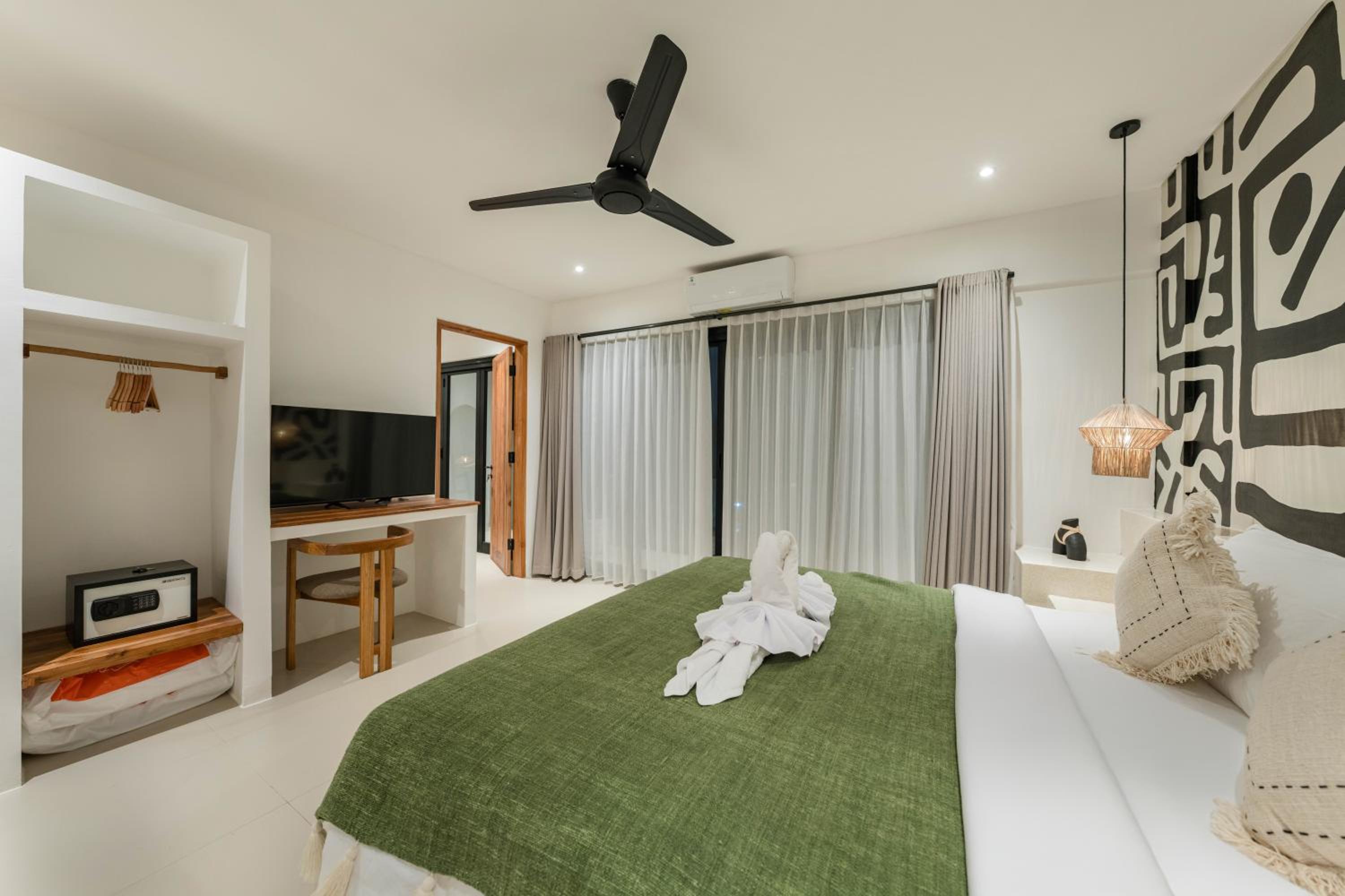 Villa Aura - Spacious 1BR Private Pool Luxury Villa