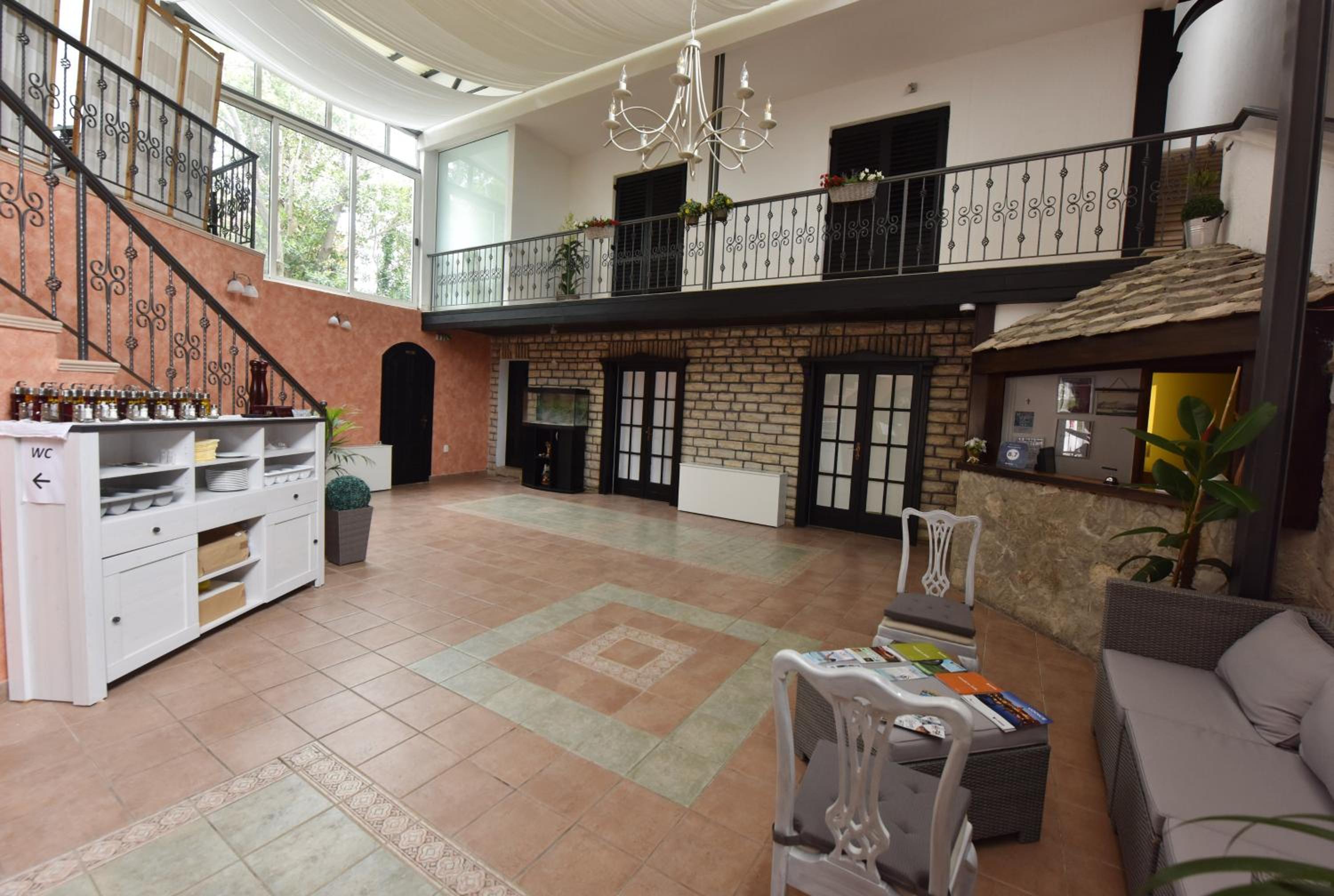 Pansion Karoca