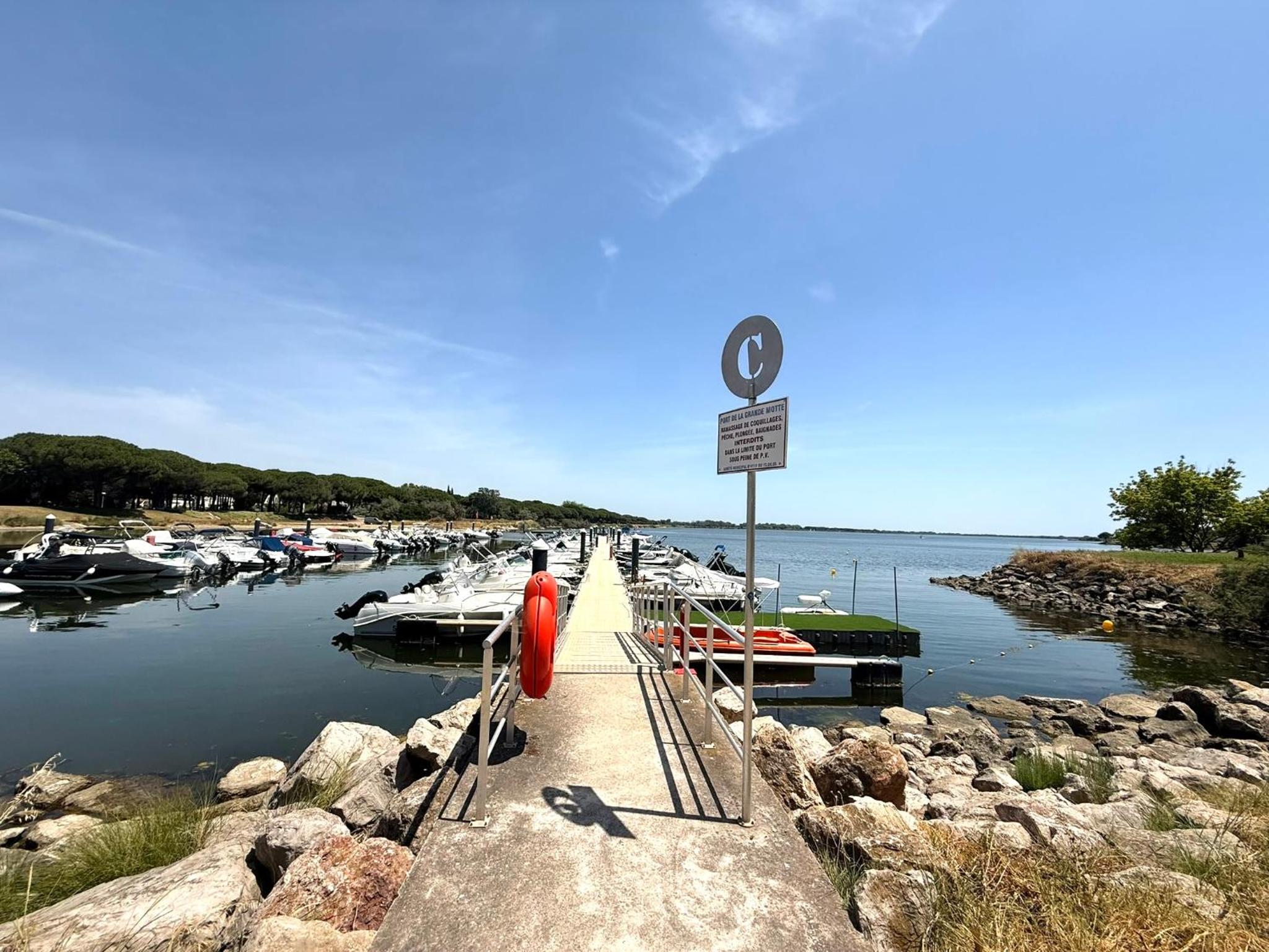 Studio 4pers La Grande Motte Ponant, Vue exceptionnelle lac, double terrasse, Parking, base nautique, golf & plage à pied, draps & serviettes fournis - 2èm