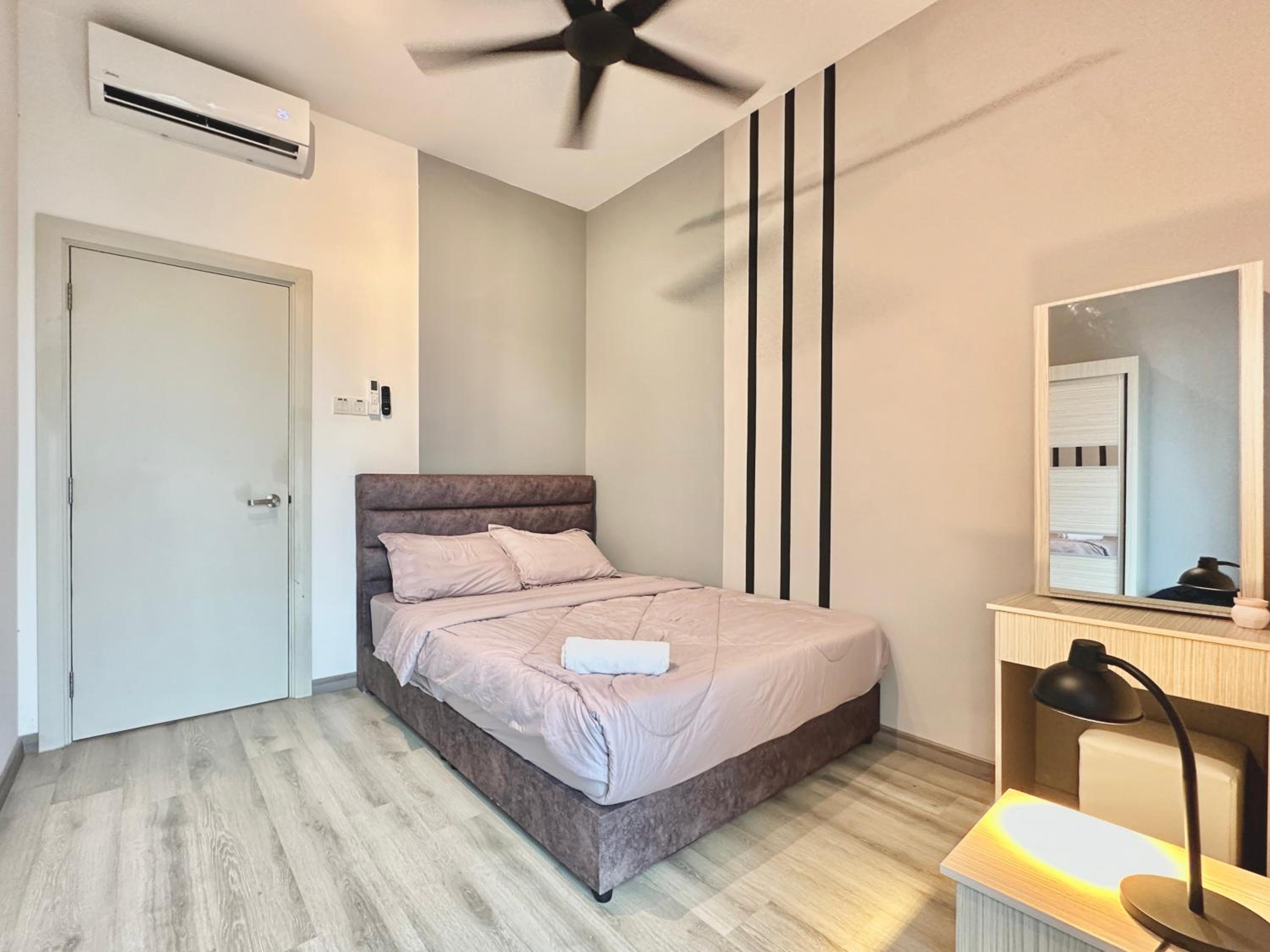 Modern 3BR Family Suite Mosaic Southkey Walk to Mid Valley