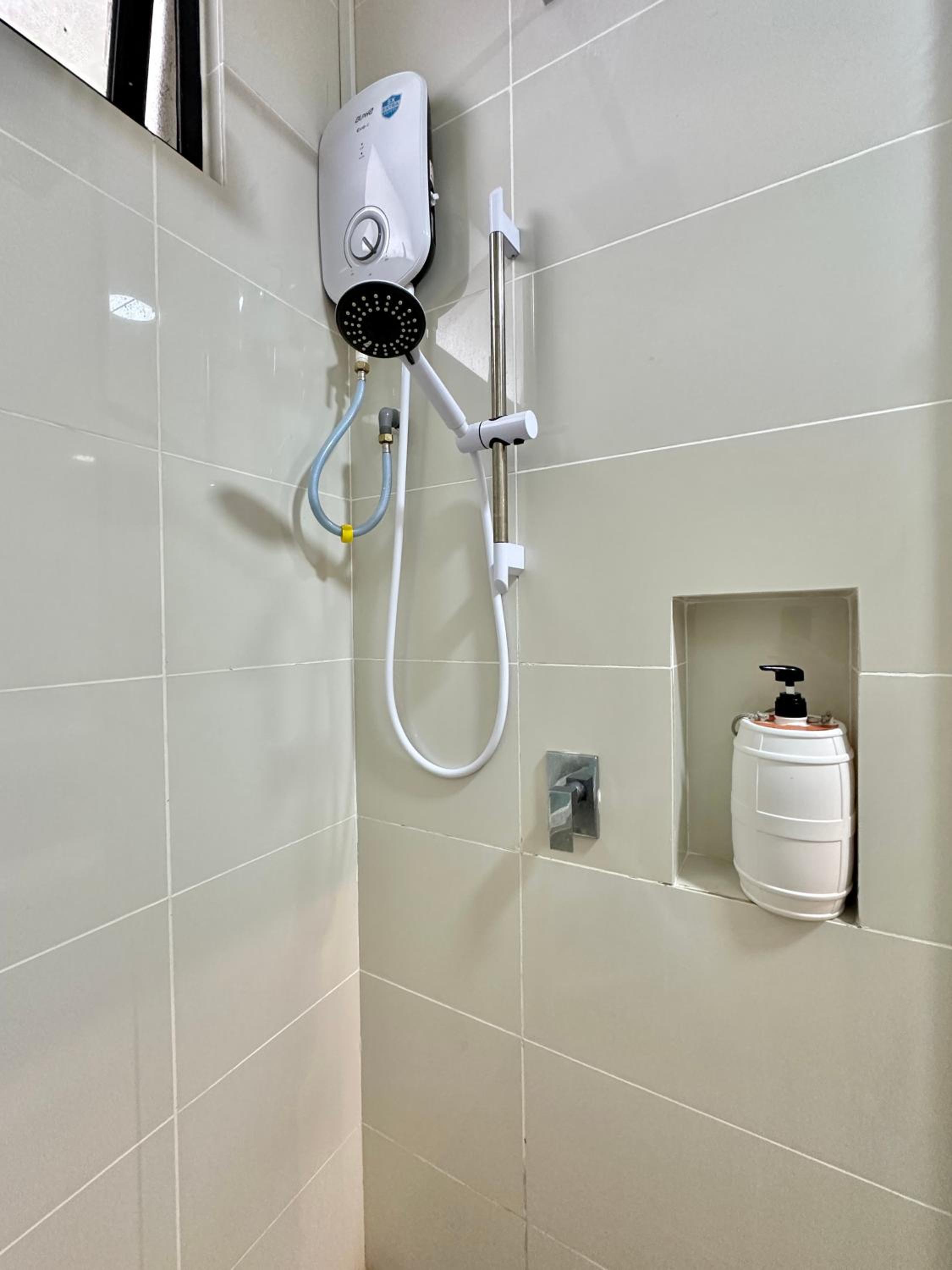 Modern 3BR Family Suite Mosaic Southkey Walk to Mid Valley