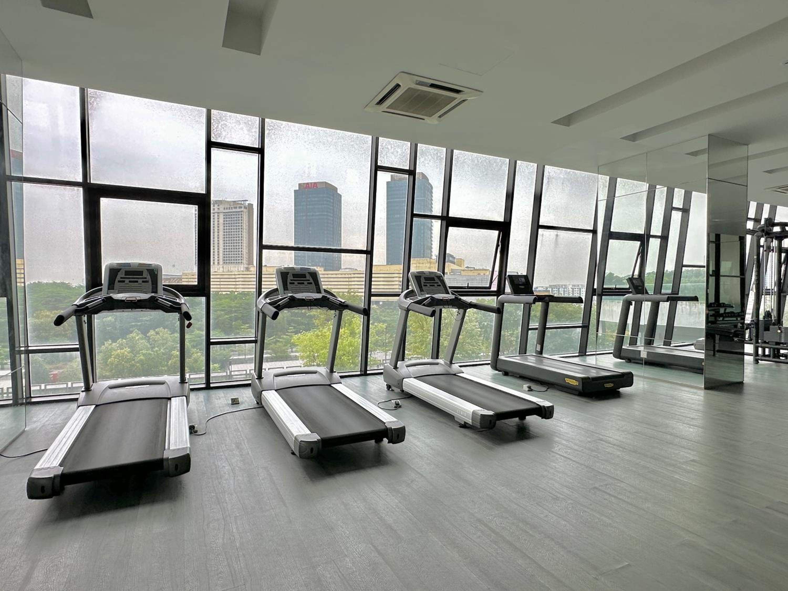 Modern 3BR Family Suite Mosaic Southkey Walk to Mid Valley