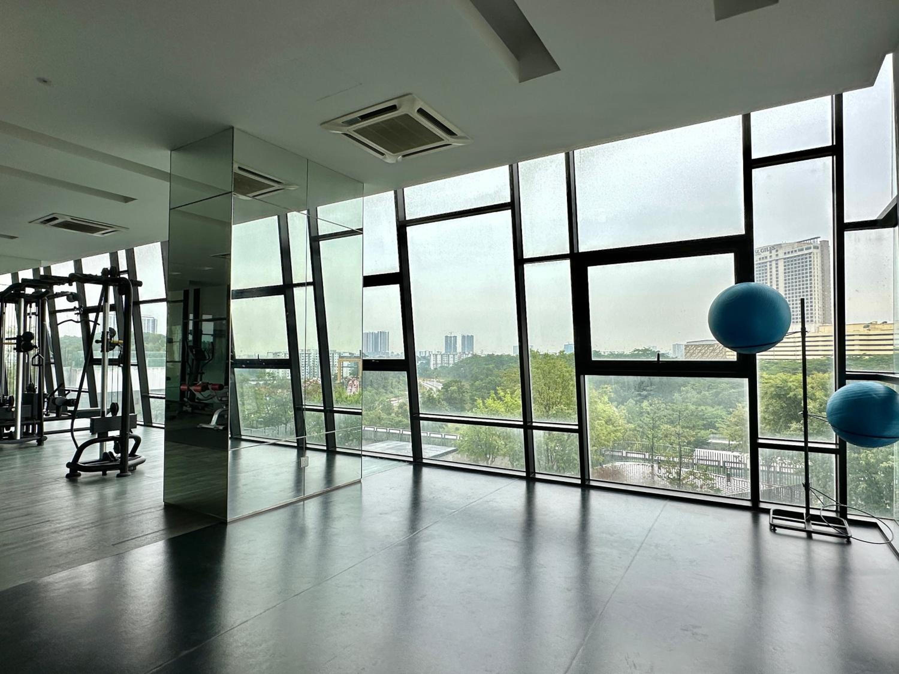 Modern 3BR Family Suite Mosaic Southkey Walk to Mid Valley