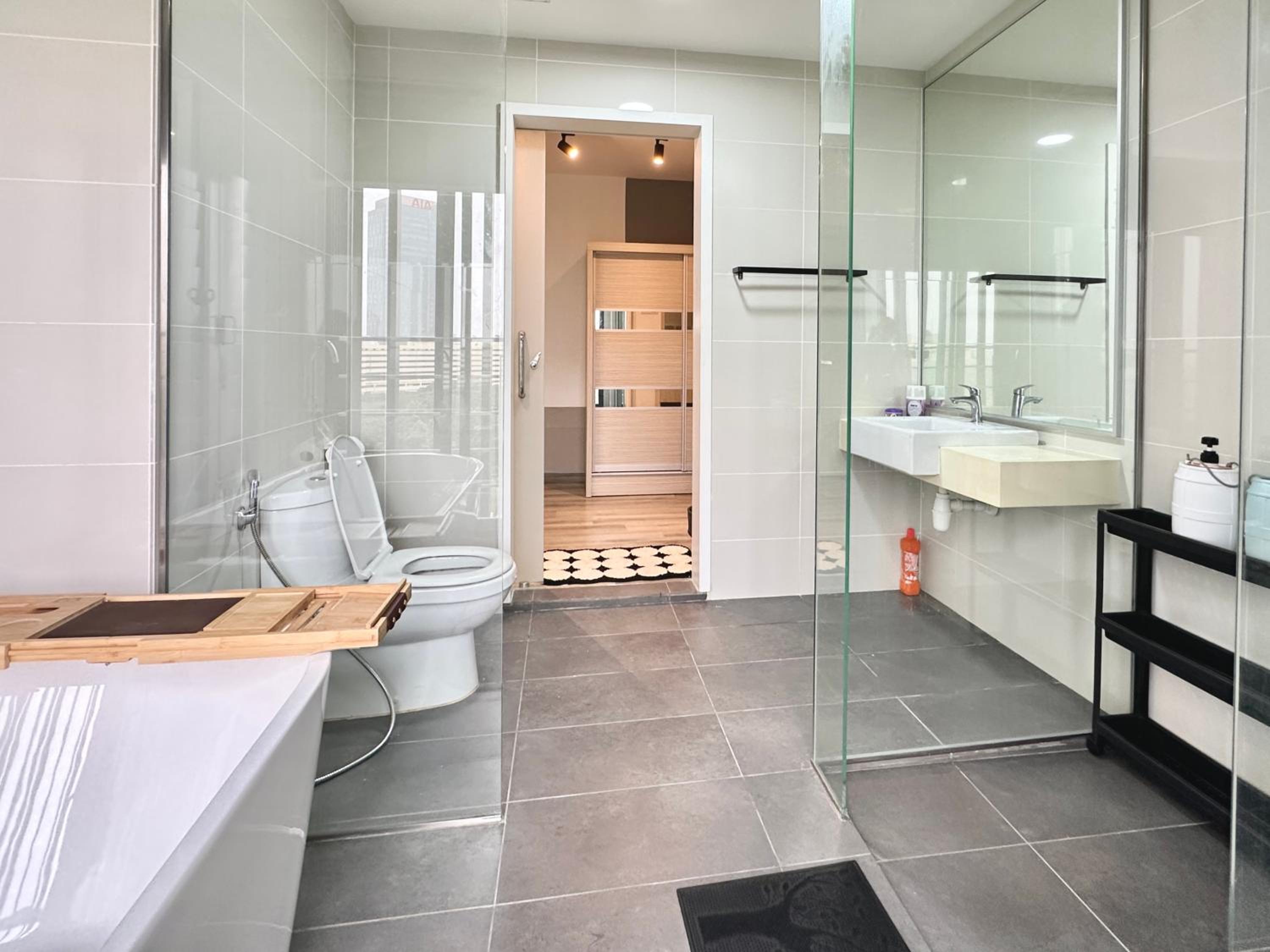 Modern 3BR Family Suite Mosaic Southkey Walk to Mid Valley