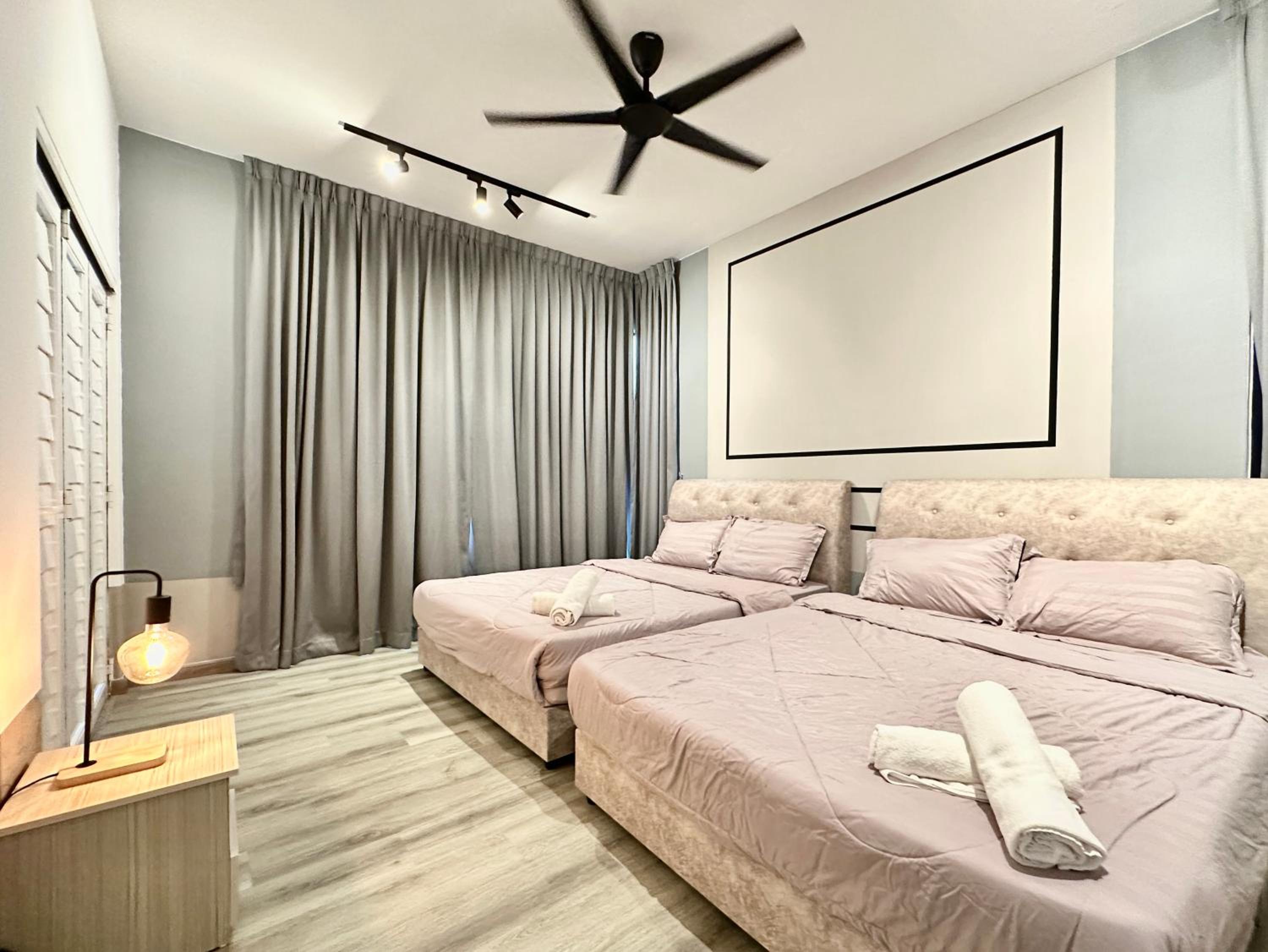 Modern 3BR Family Suite Mosaic Southkey Walk to Mid Valley