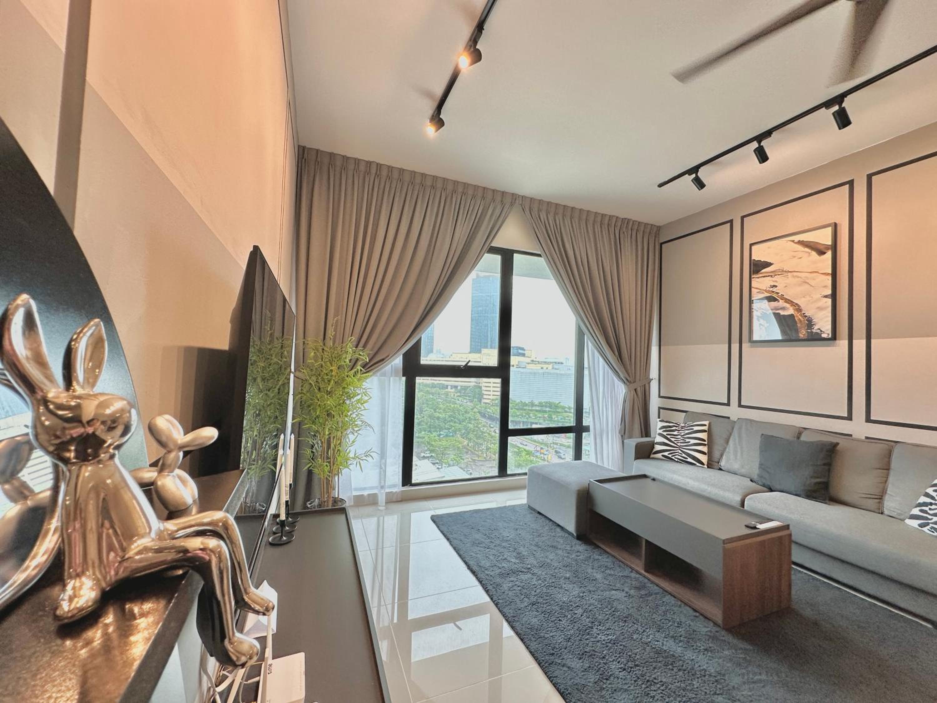 Modern 3BR Family Suite Mosaic Southkey Walk to Mid Valley