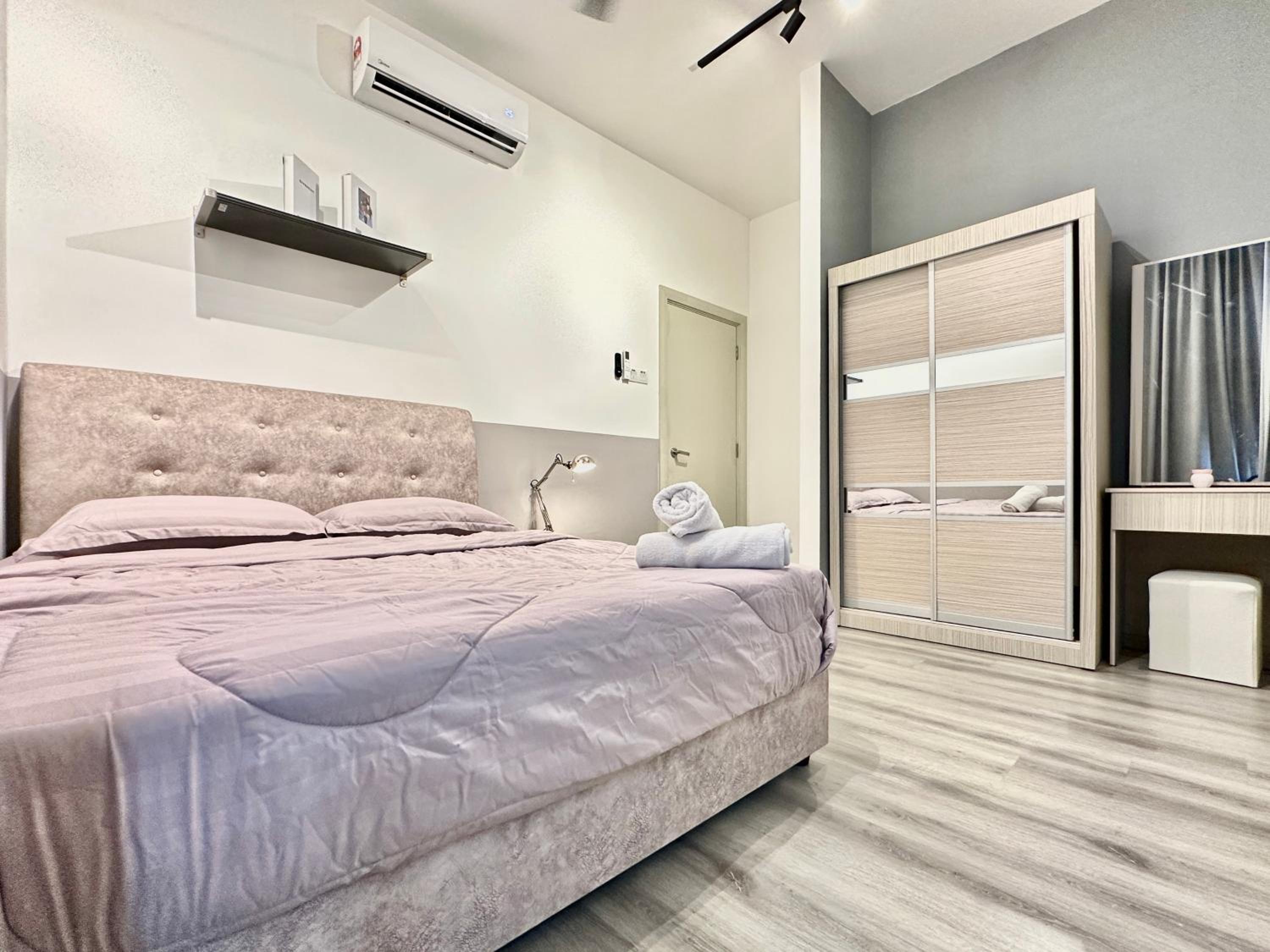 Modern 3BR Family Suite Mosaic Southkey Walk to Mid Valley