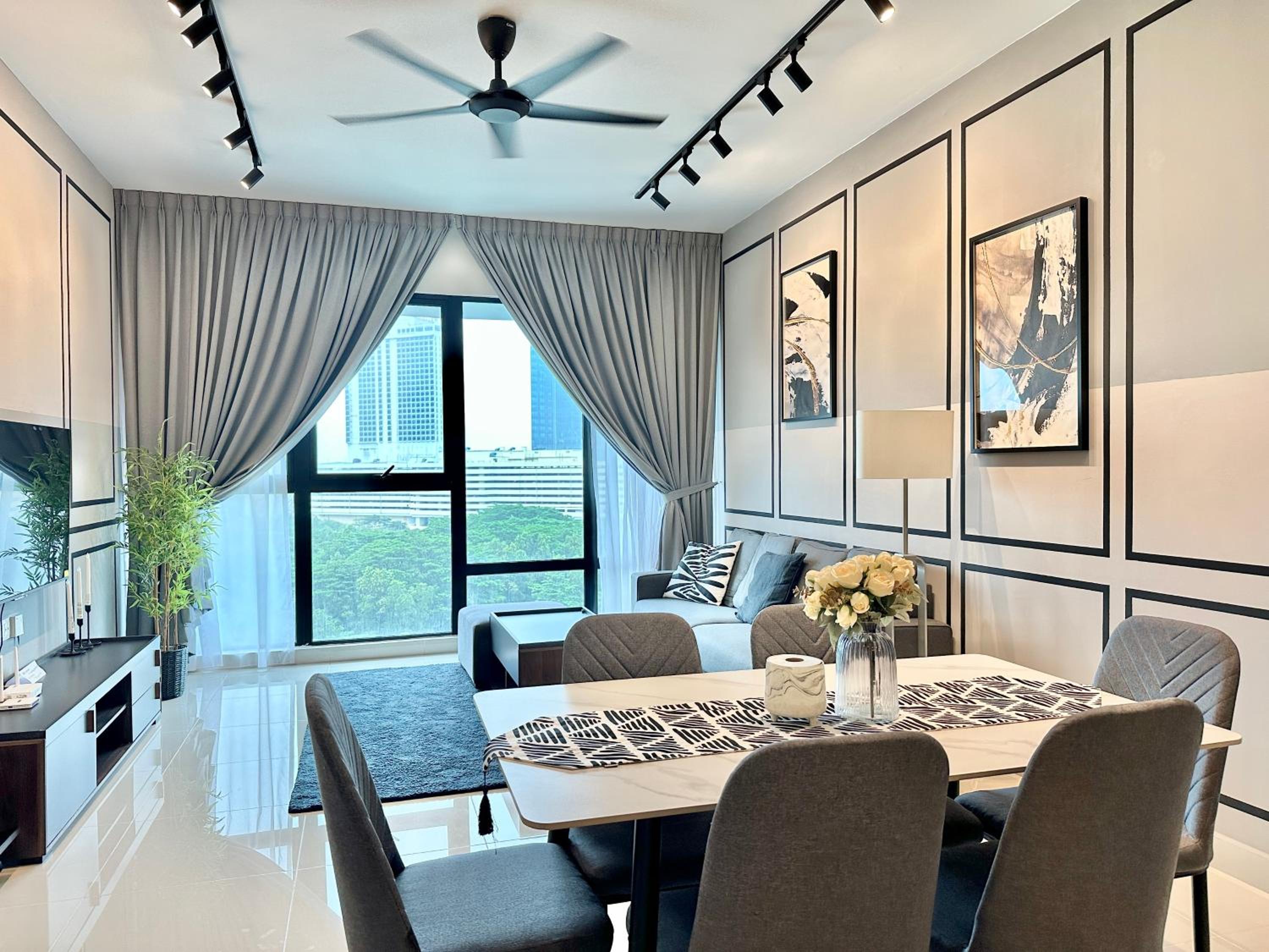 Modern 3BR Family Suite Mosaic Southkey Walk to Mid Valley