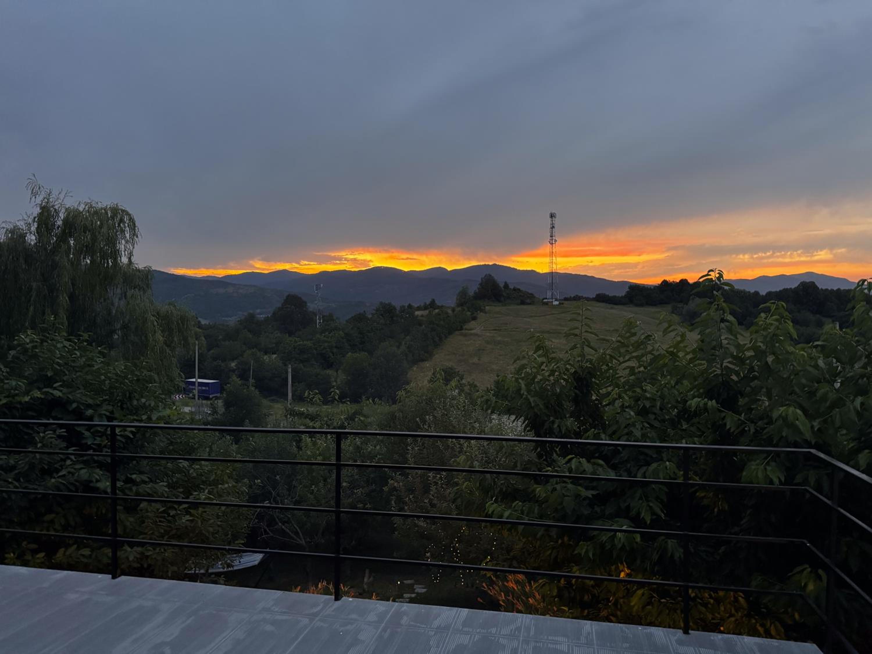 Sunset Hills Chalet
