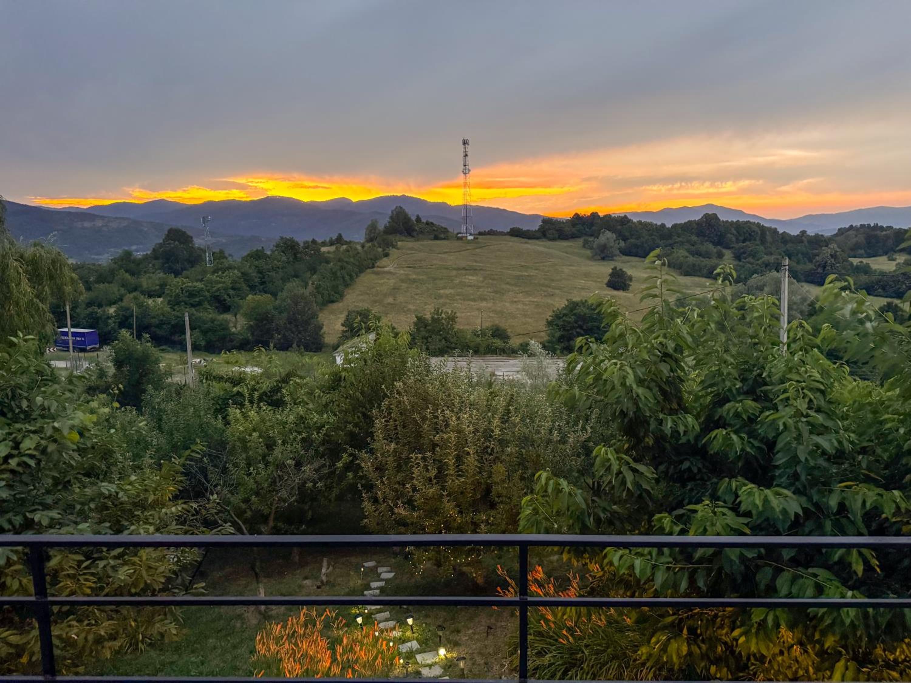 Sunset Hills Chalet