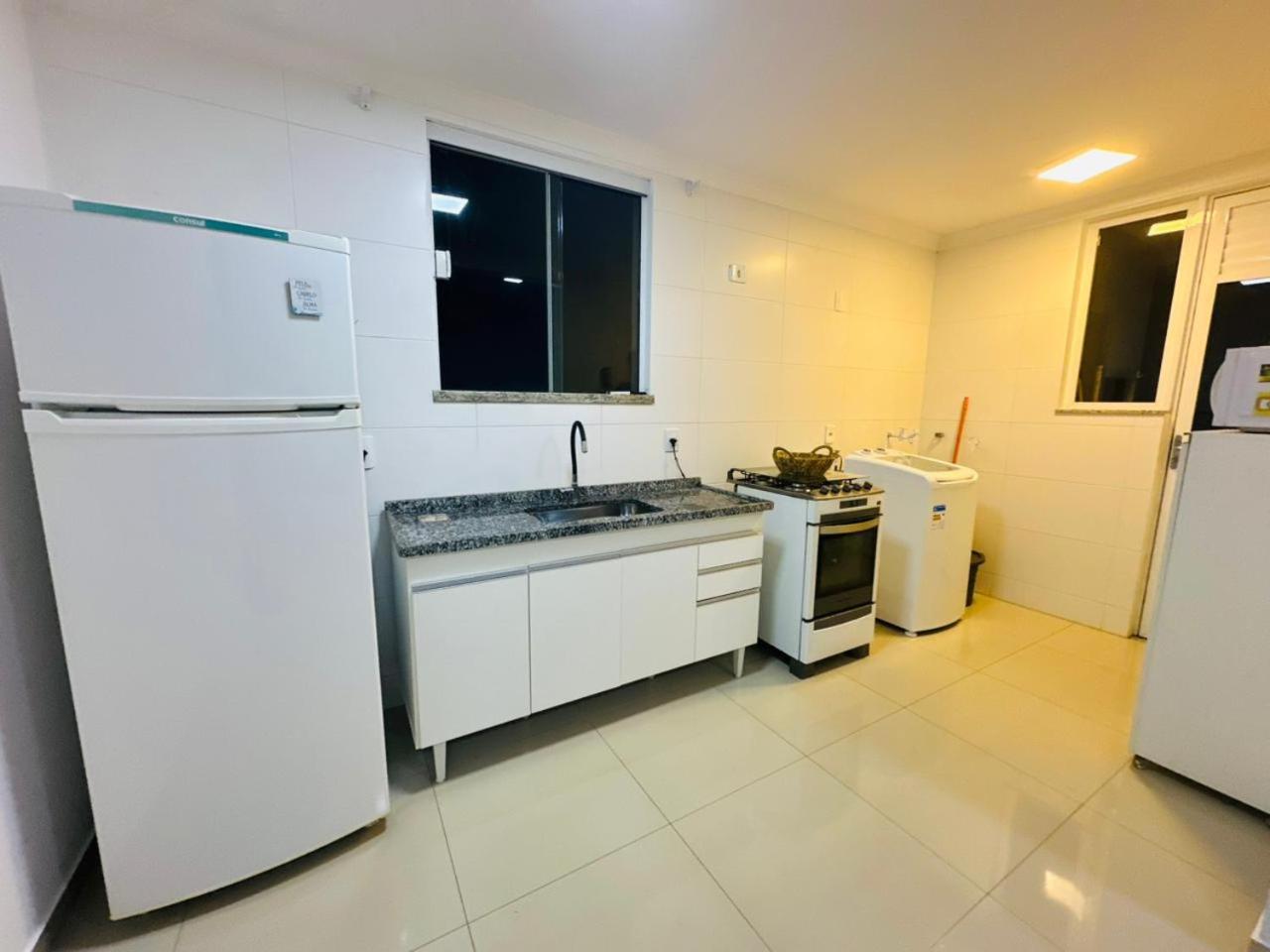Apto em Bombinhas 2 quartos com 1 suíte, churrasqueira, vaga de garagem