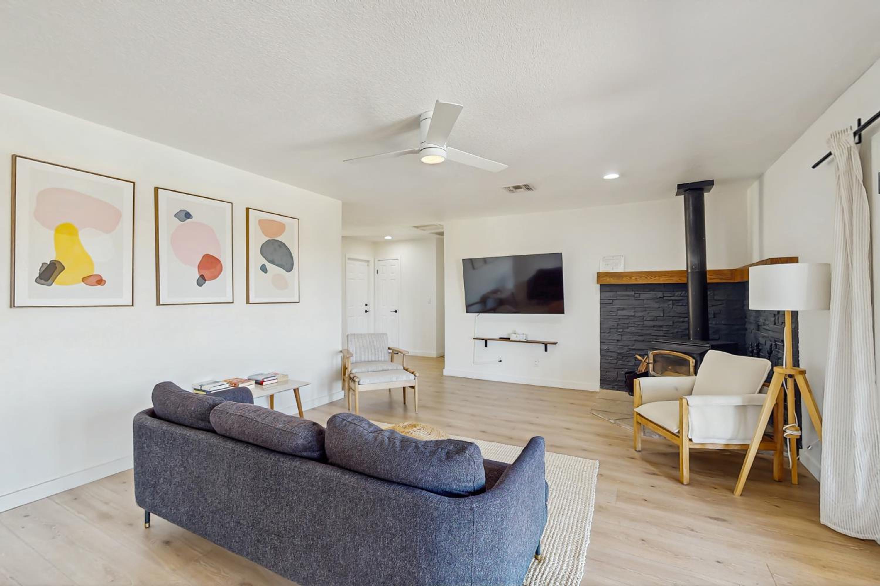 Pool, Fire Pit and Views! Joshua Tree Desert Retreat