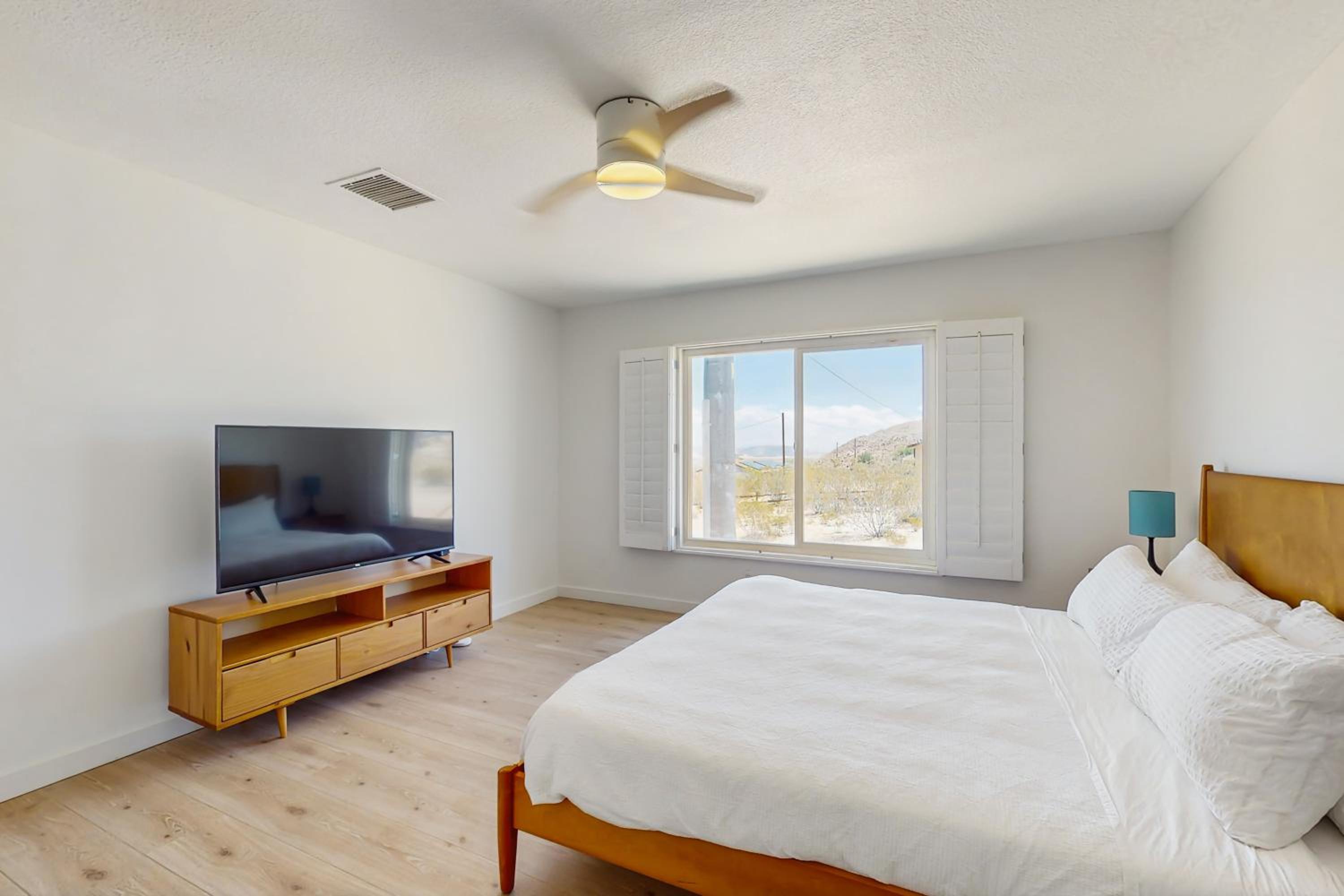 Pool, Fire Pit and Views! Joshua Tree Desert Retreat