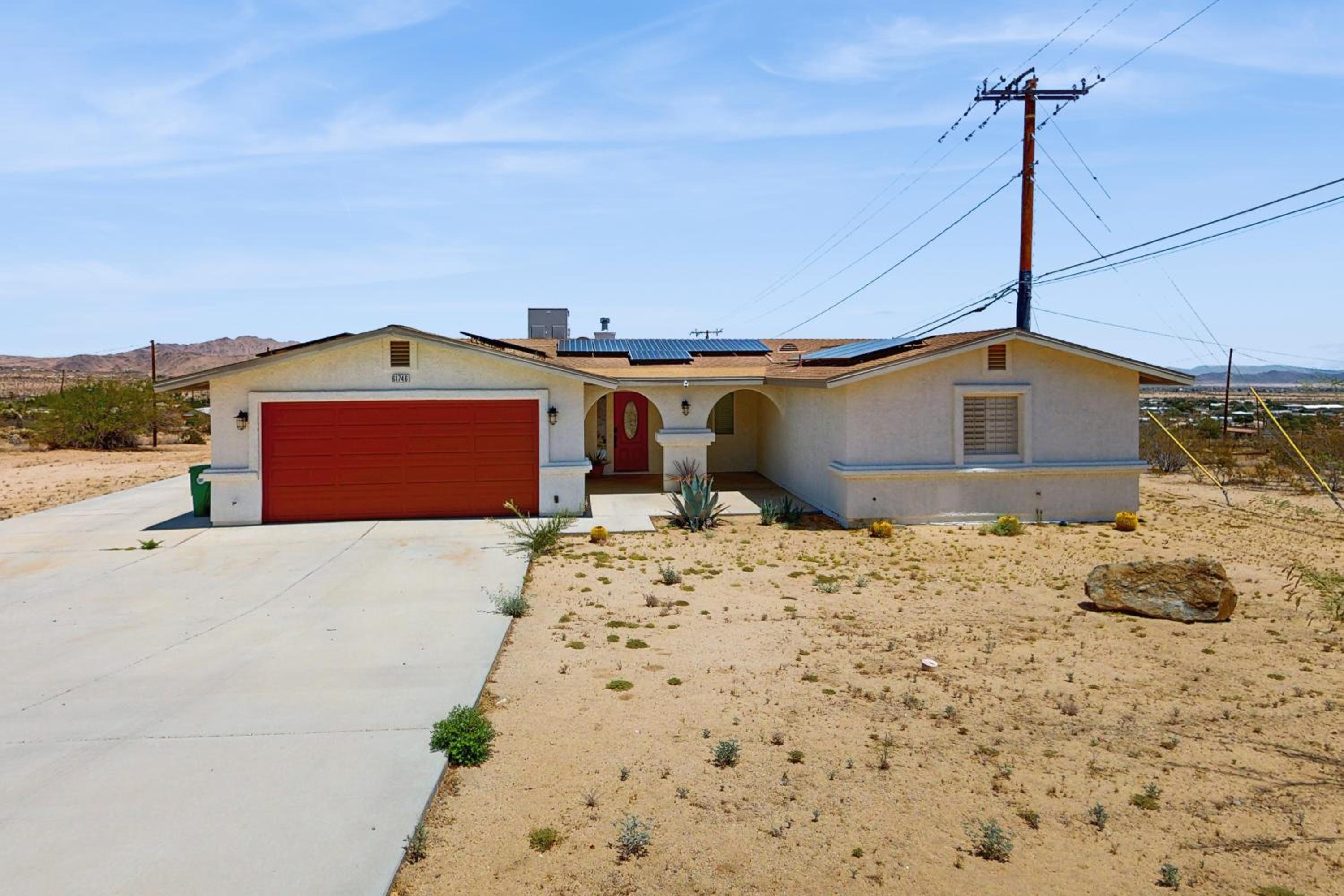 Pool, Fire Pit and Views! Joshua Tree Desert Retreat