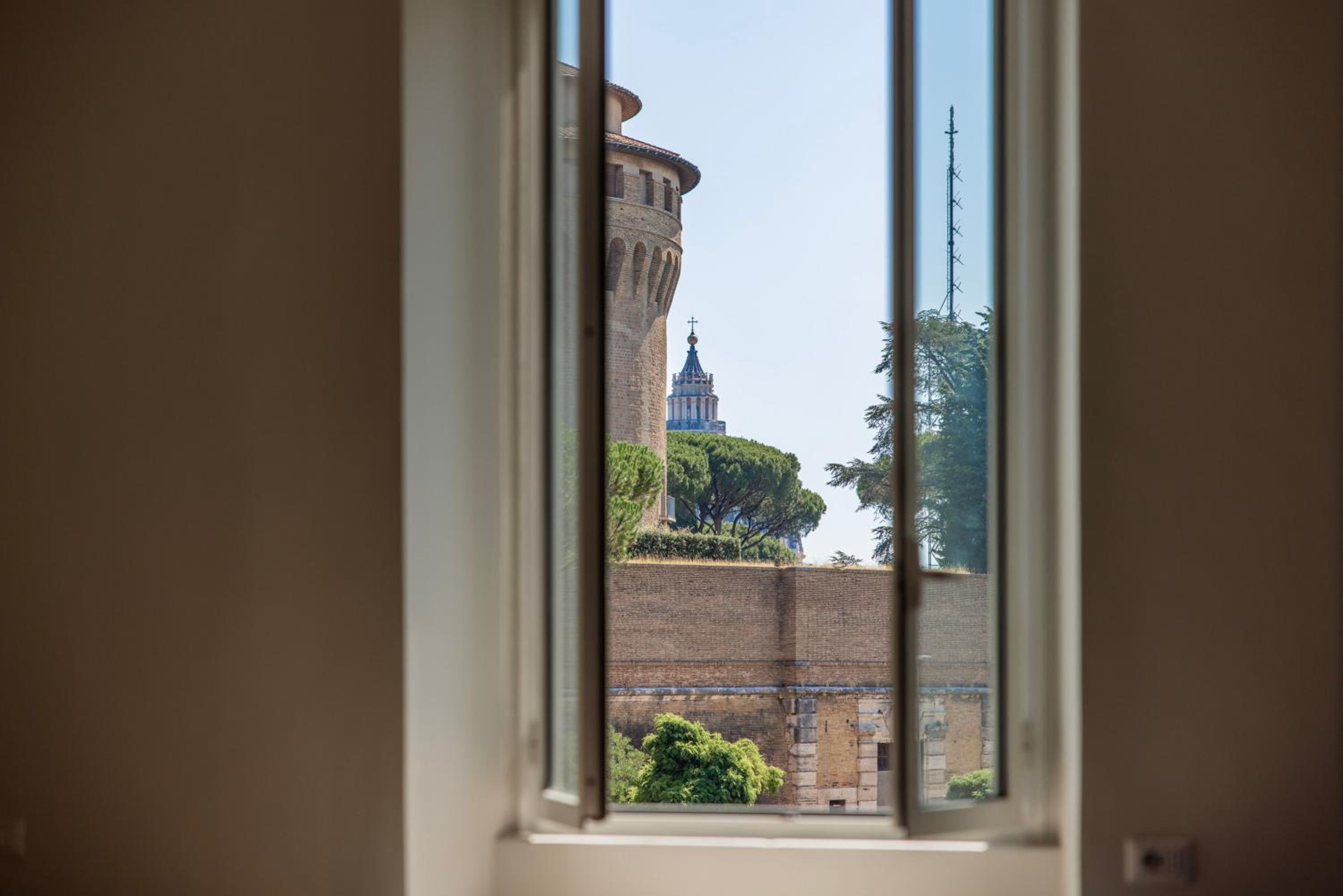Vatican Pertusa Luxury Suites by Quinto Piano