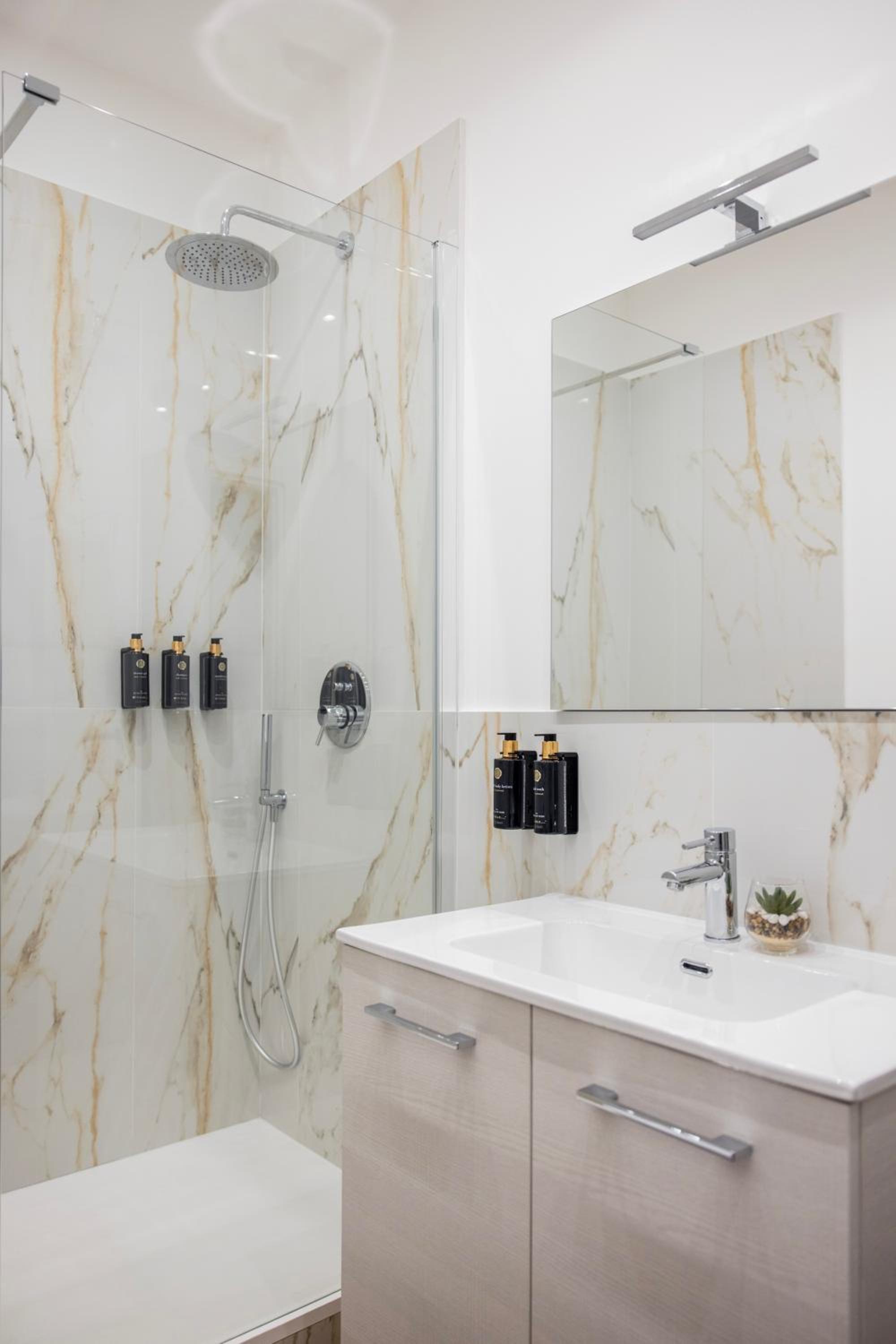 Vatican Pertusa Luxury Suites by Quinto Piano