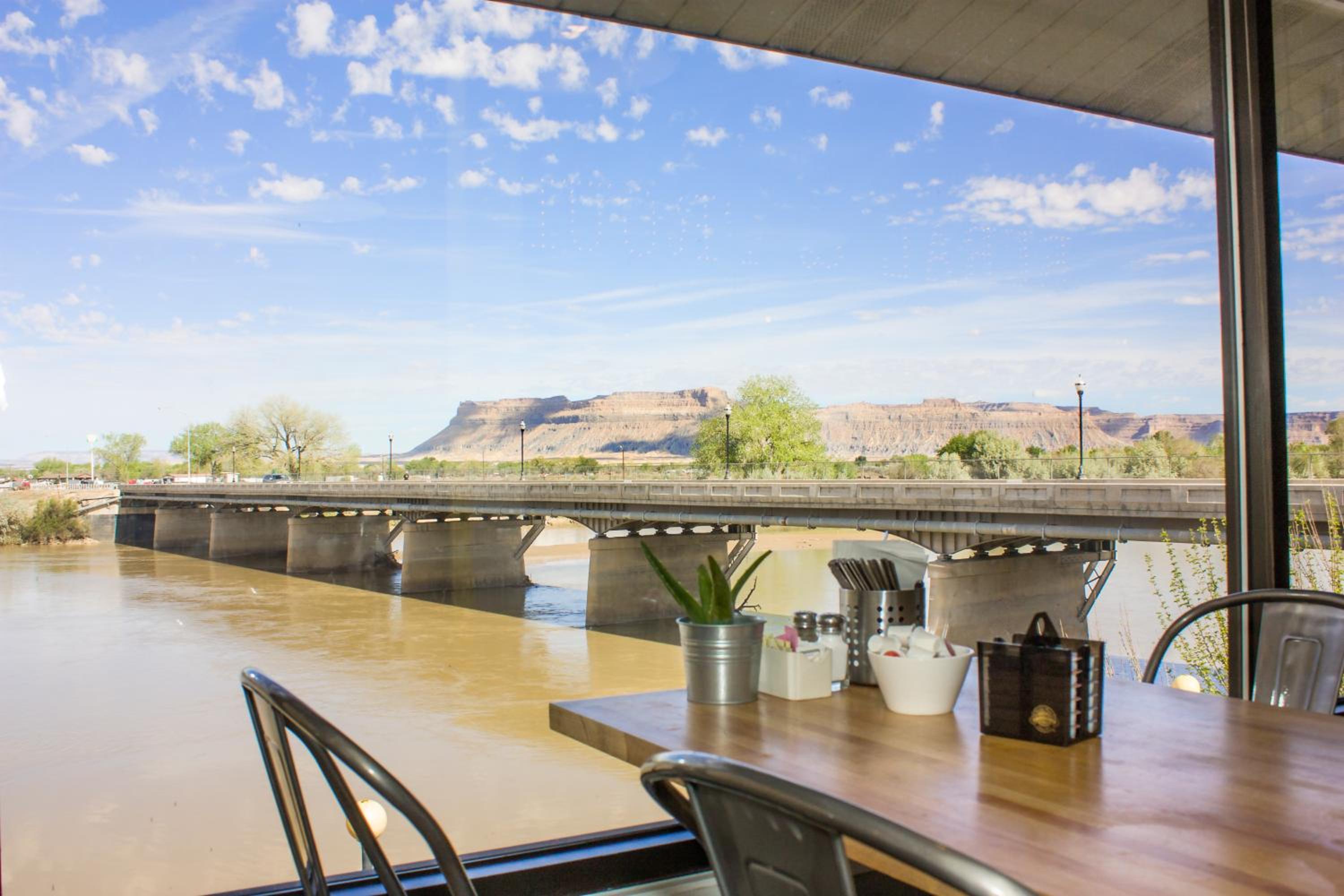 Green River Vacations - Skyfall Guestrooms - Property Image 3