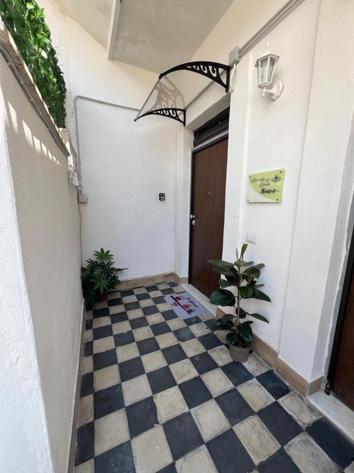Elisabetta & Diana House