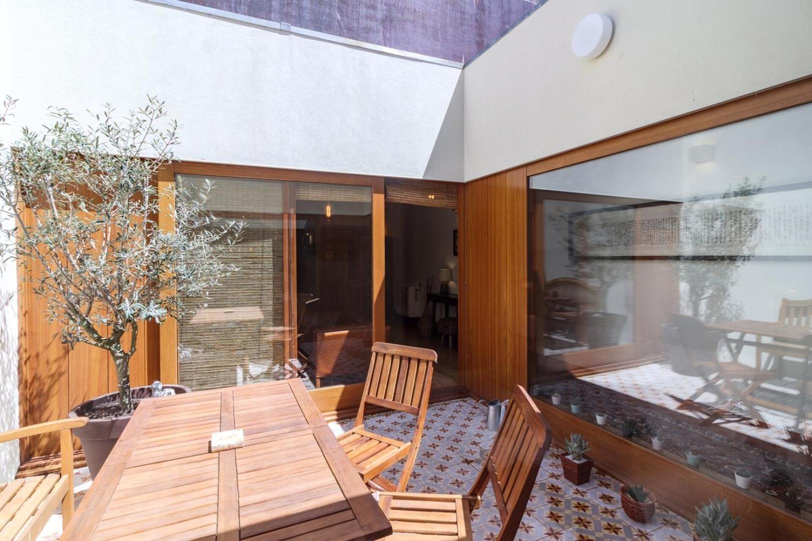 Garden of Eden - 2 bdrs, elevator, AC and terrace