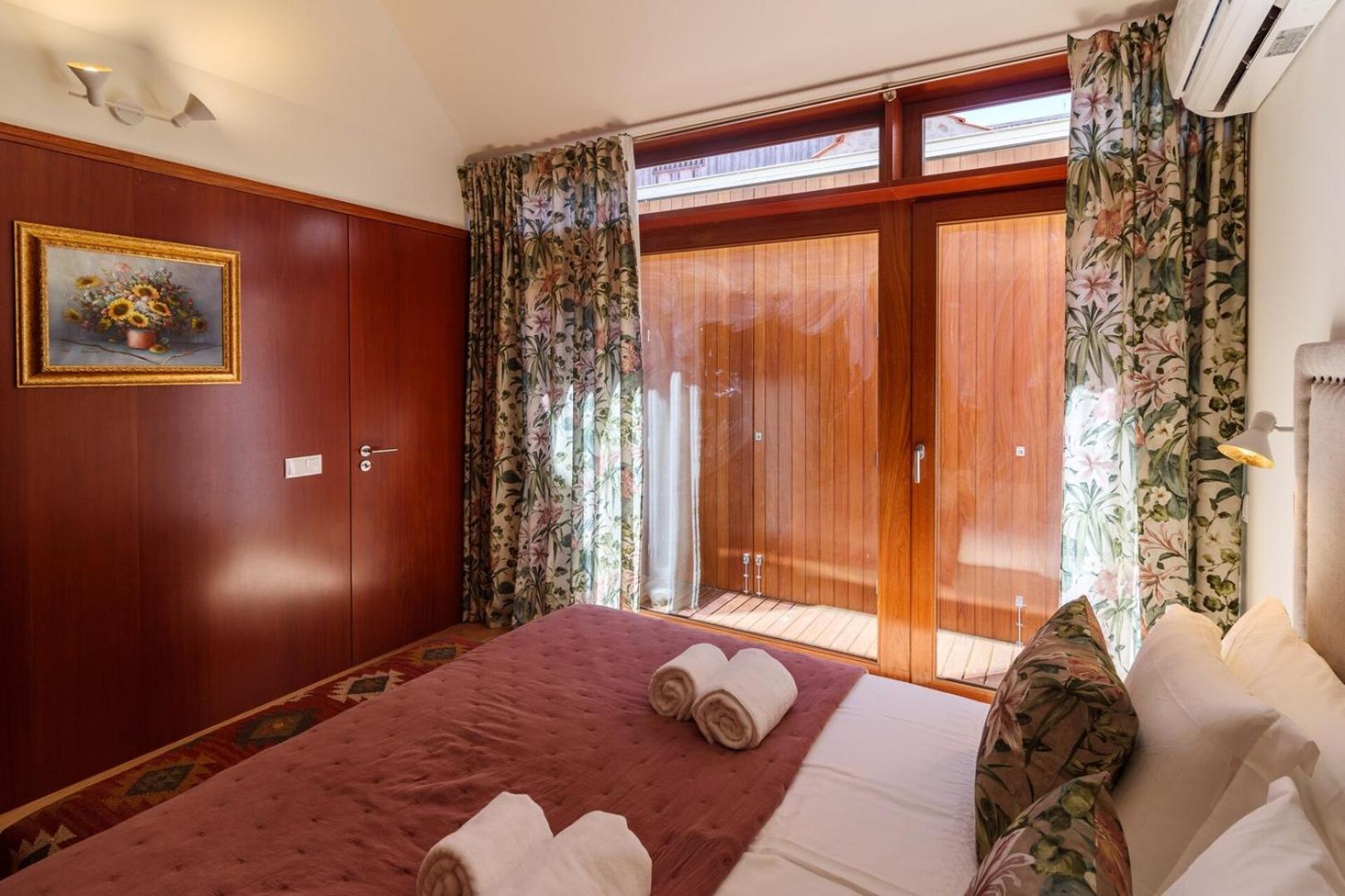 Garden of Eden - 2 bdrs, elevator, AC and terrace