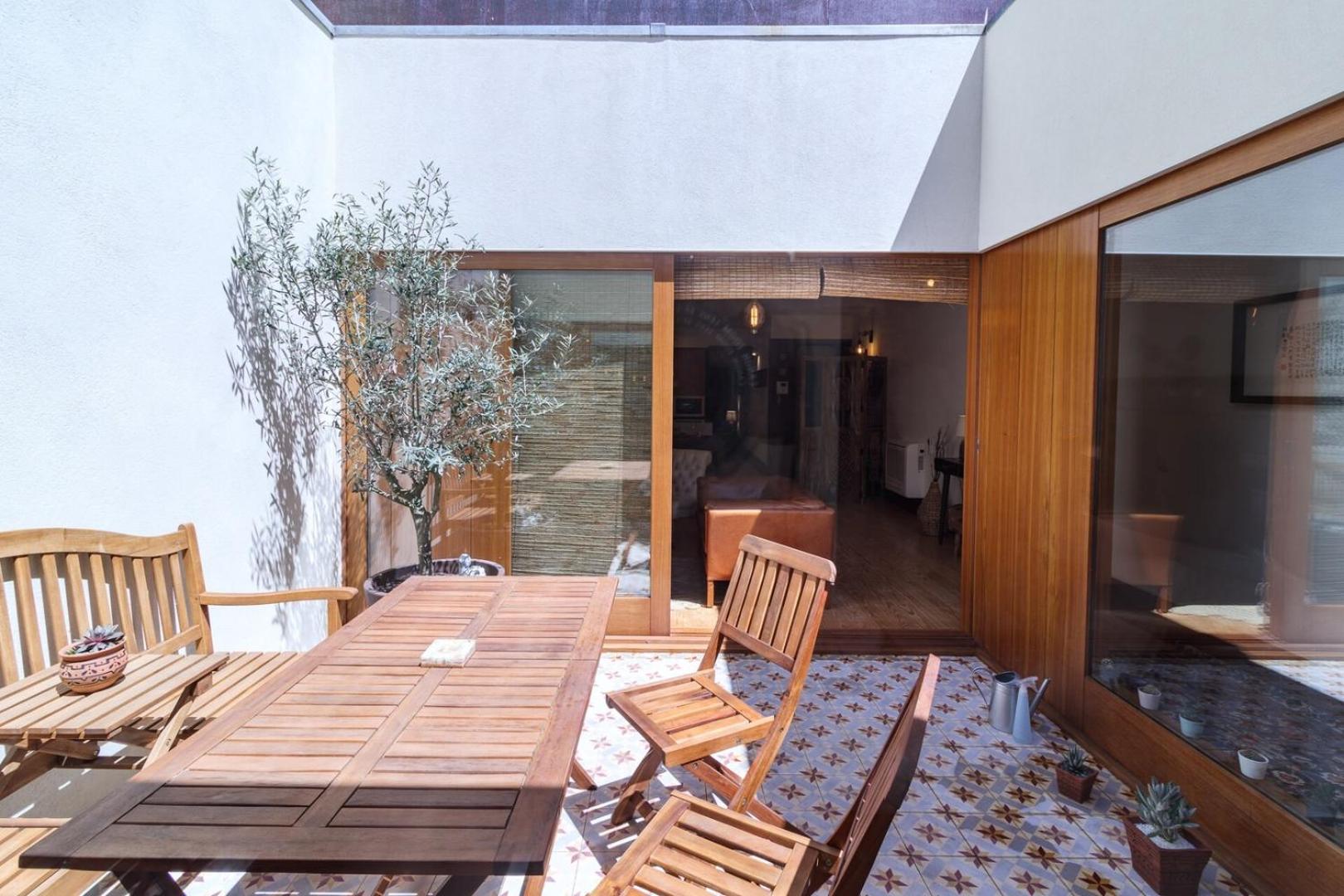 Garden of Eden - 2 bdrs, elevator, AC and terrace