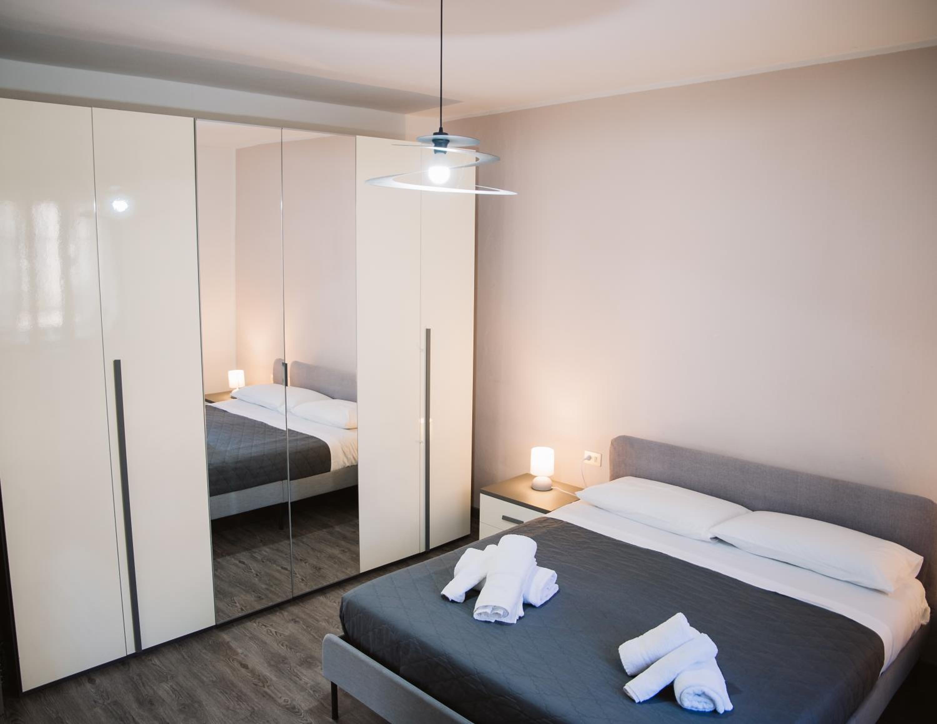 Madonnina House - Parcheggio privato gratuito vicino Milano Rho Fiera e Galeazzi