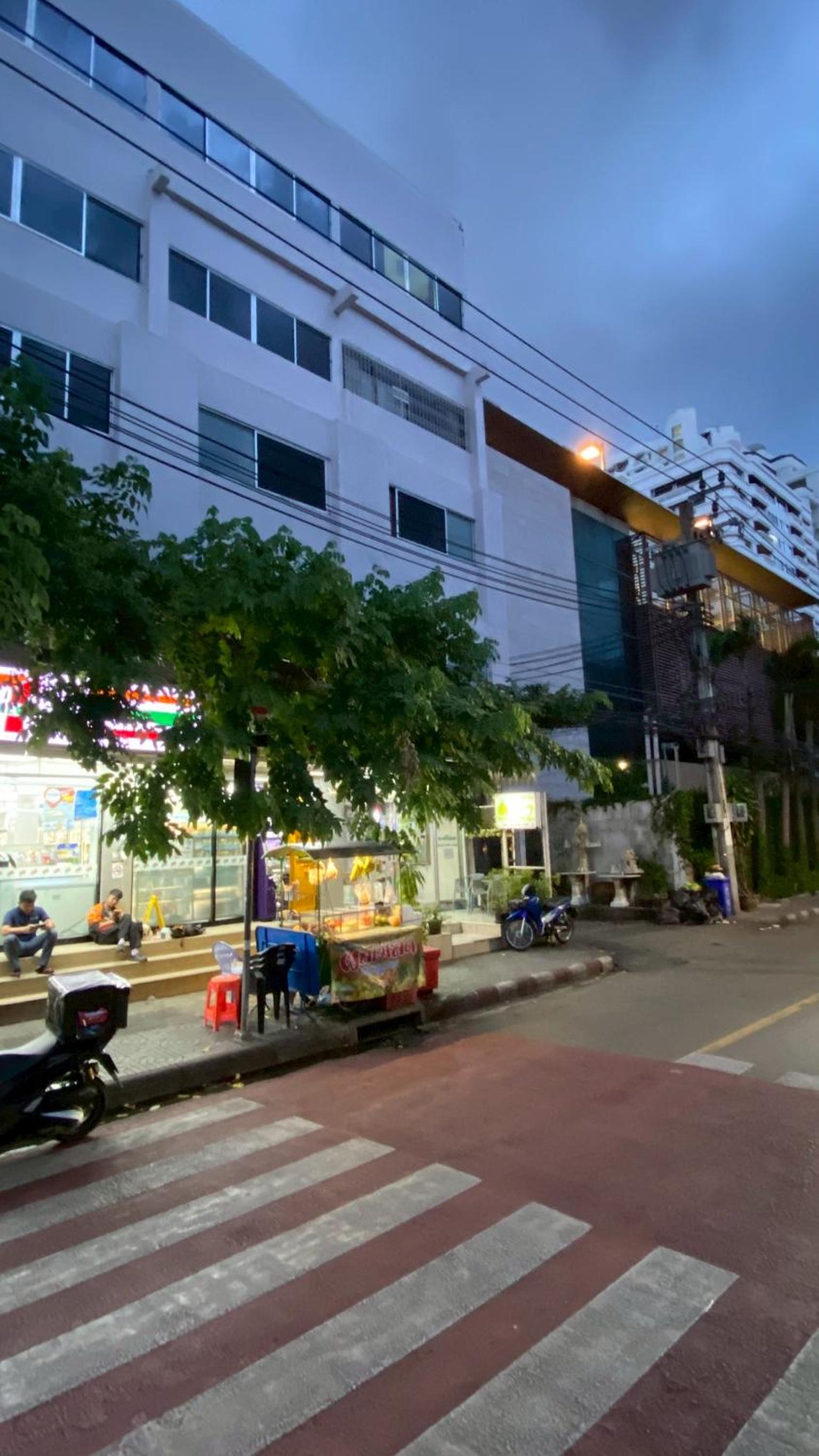YON INN Sukhumvit 4 BTS Nana