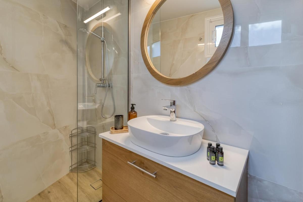 Omega Elounda2bedroom apartments city center WiFi