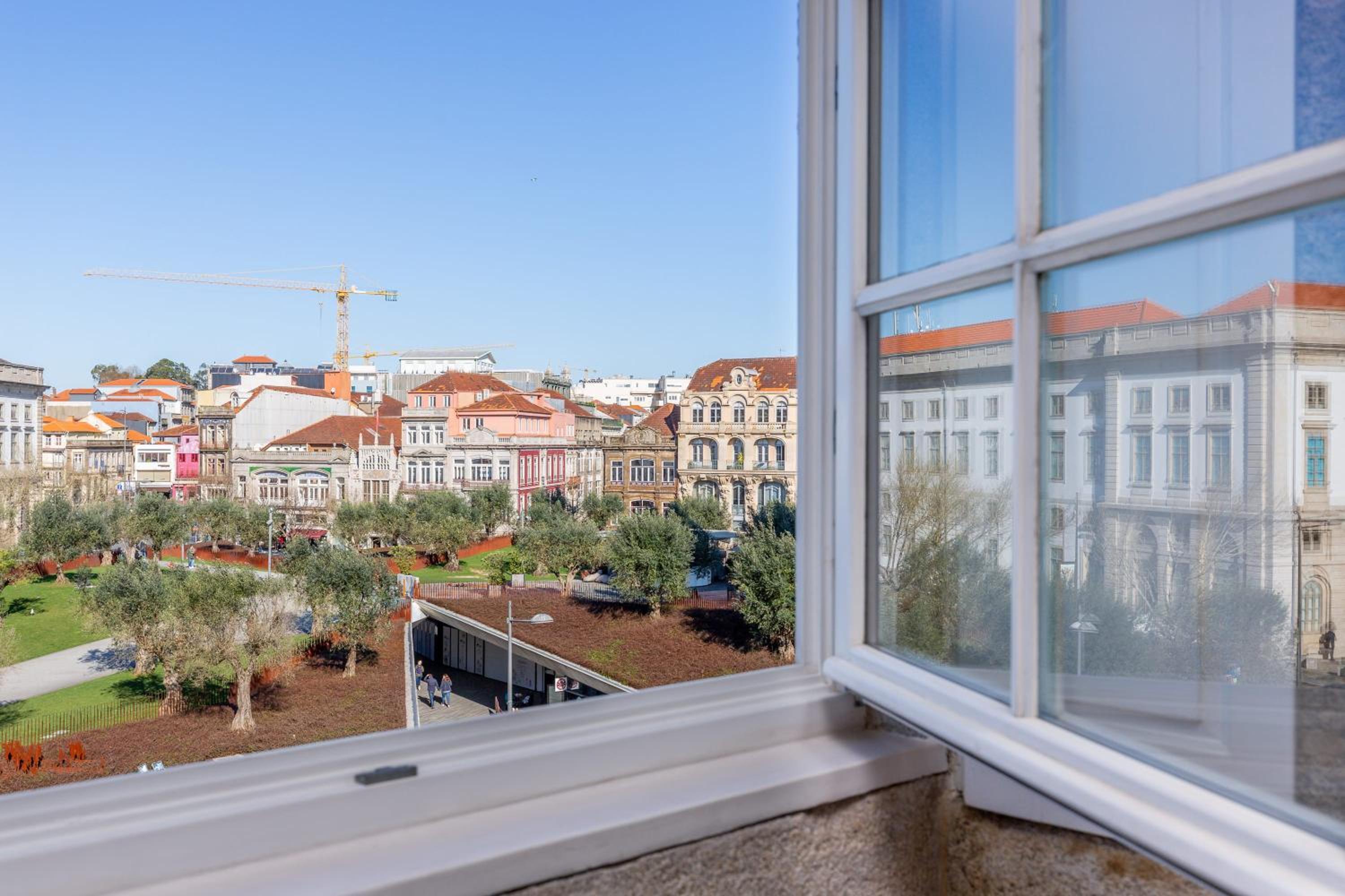 Large Studio with City Views