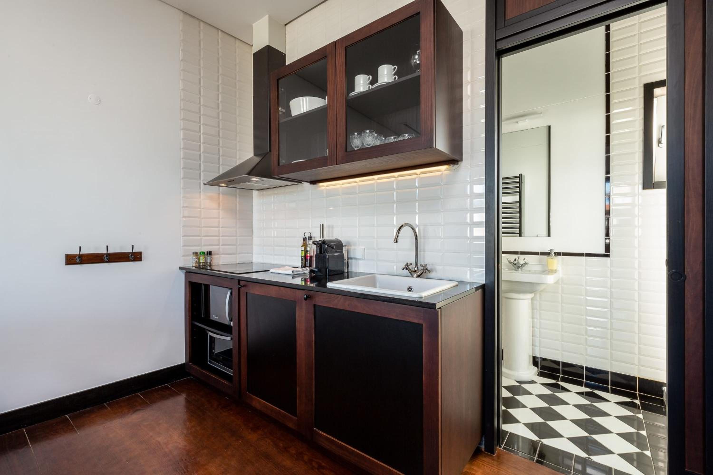 Large Studio with City Views