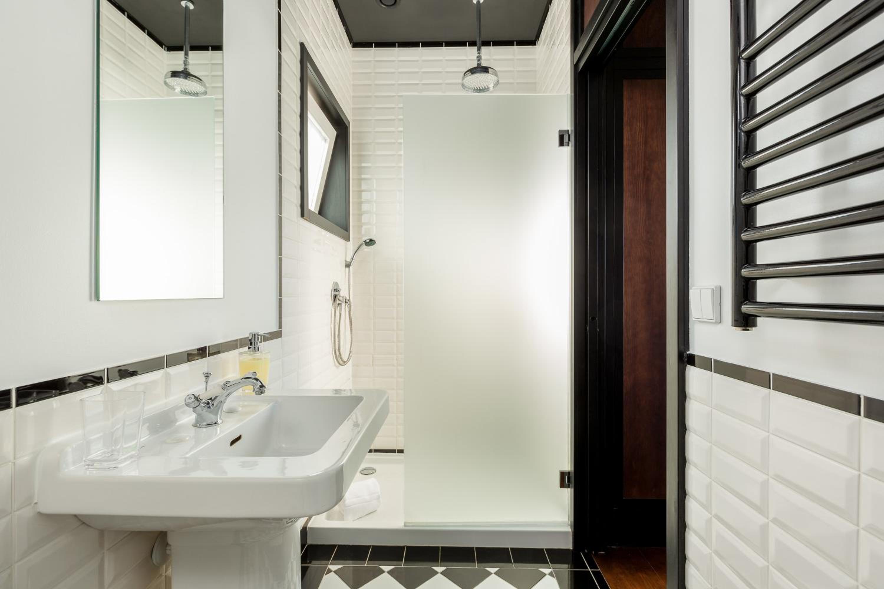 Large Studio with City Views