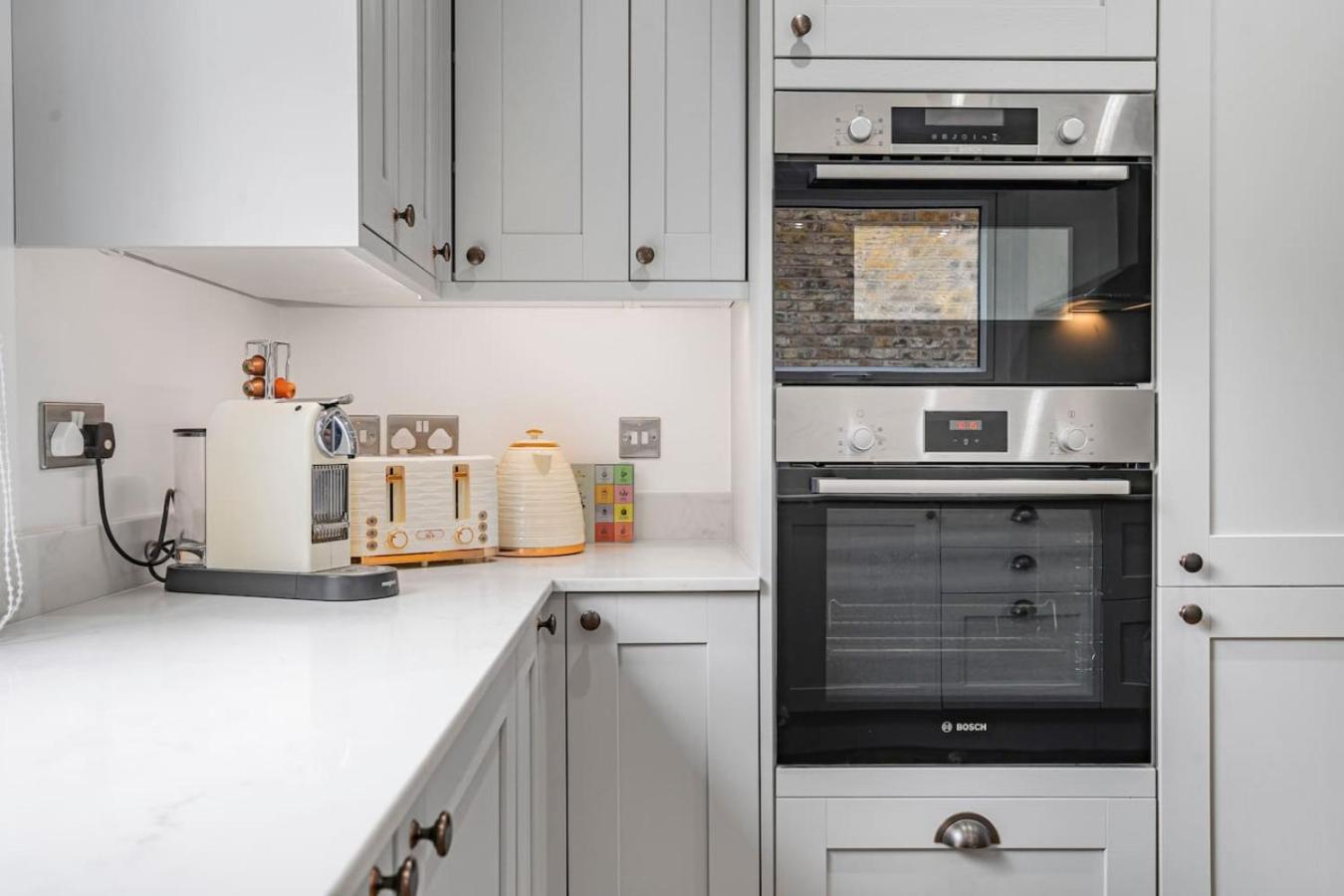 Modern 5-Bed Home in Maida Vale