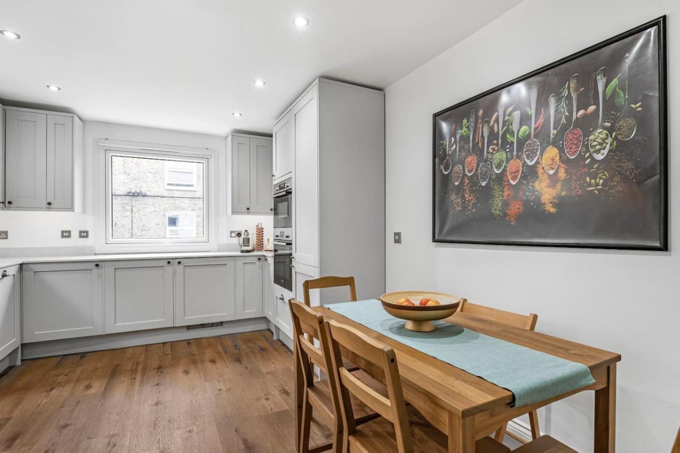 Modern 5-Bed Home in Maida Vale