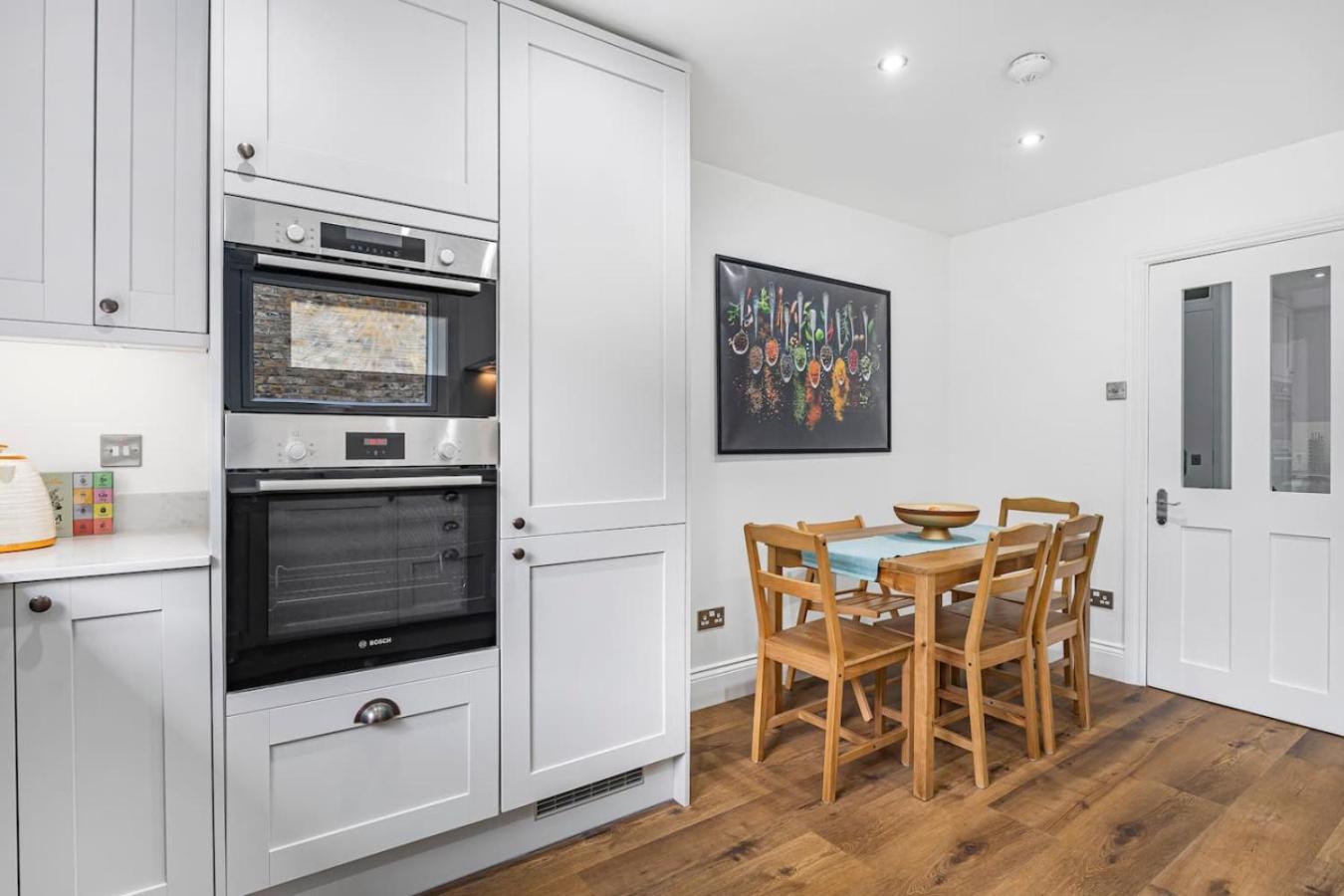 Modern 5-Bed Home in Maida Vale