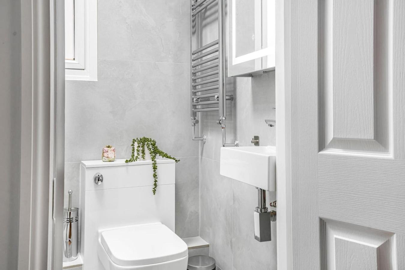 Modern 5-Bed Home in Maida Vale