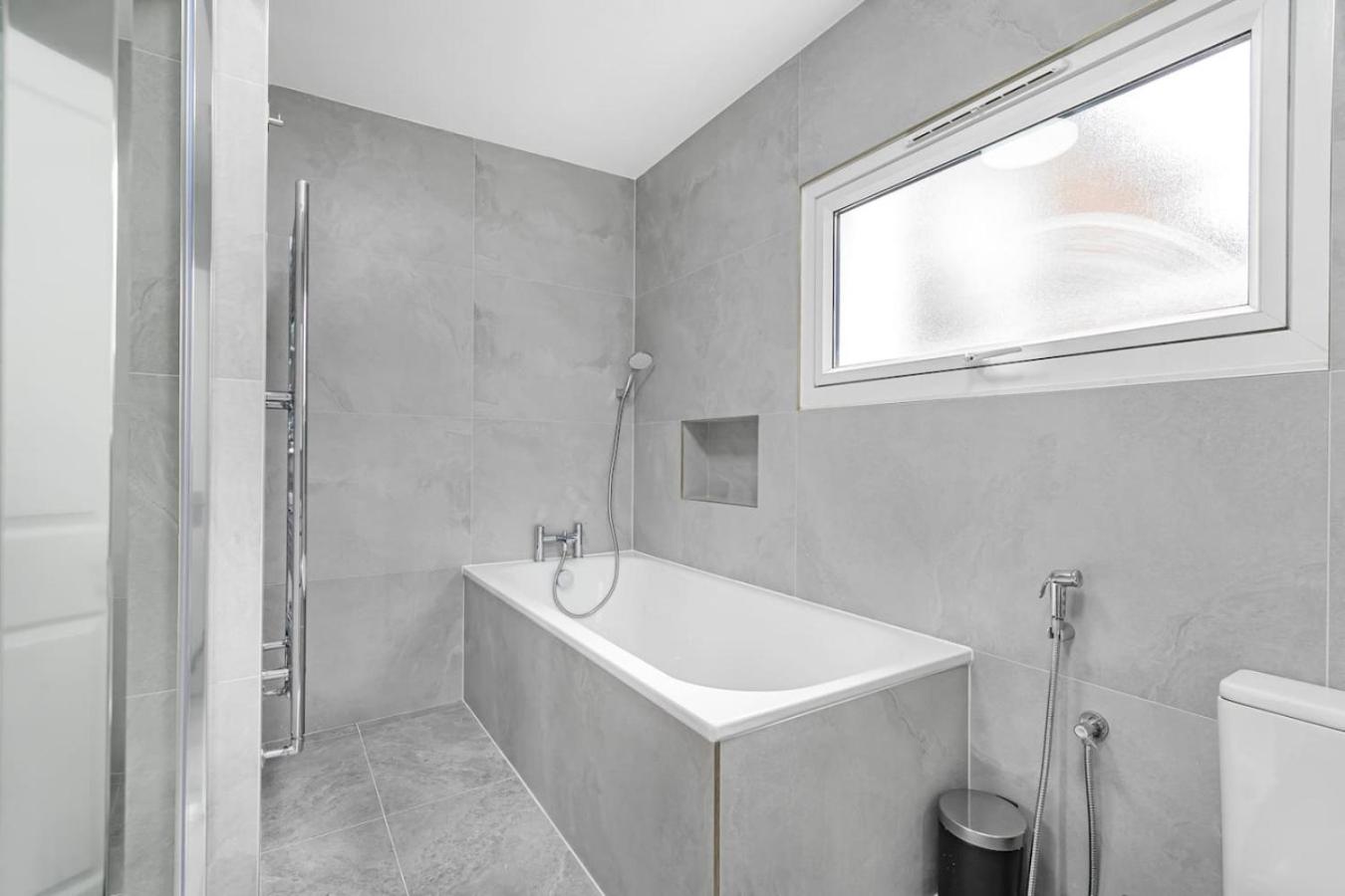 Modern 5-Bed Home in Maida Vale