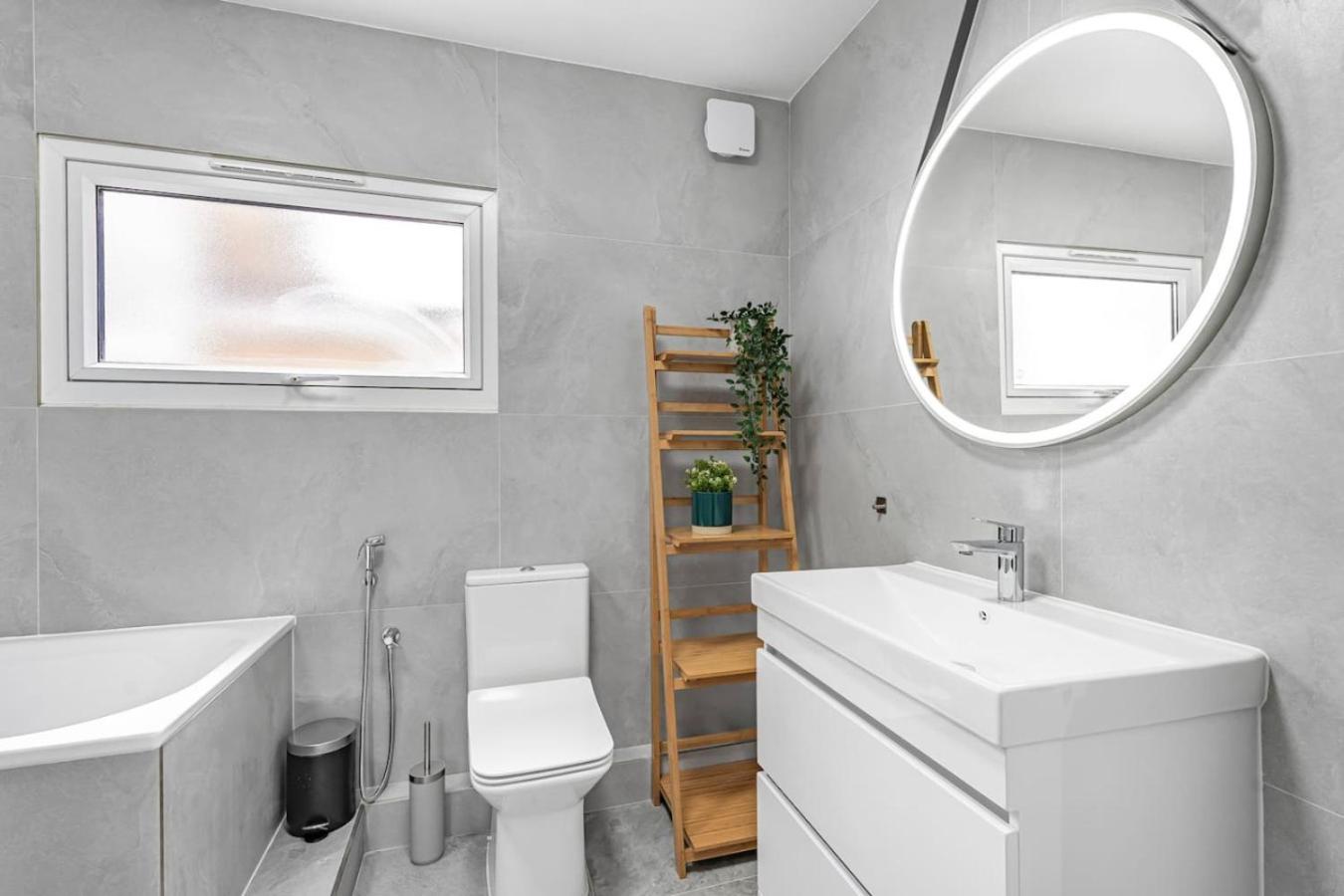 Modern 5-Bed Home in Maida Vale