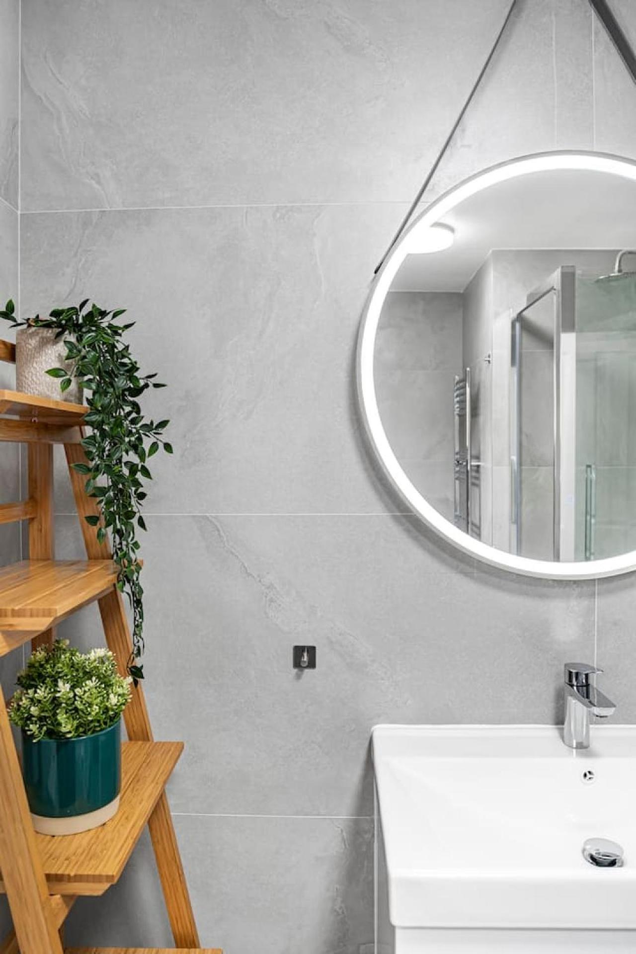 Modern 5-Bed Home in Maida Vale