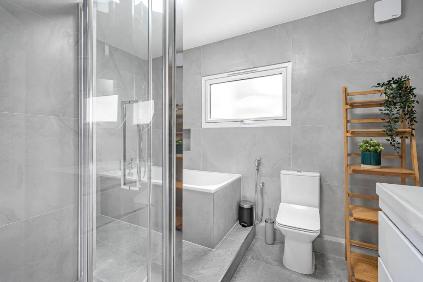Modern 5-Bed Home in Maida Vale